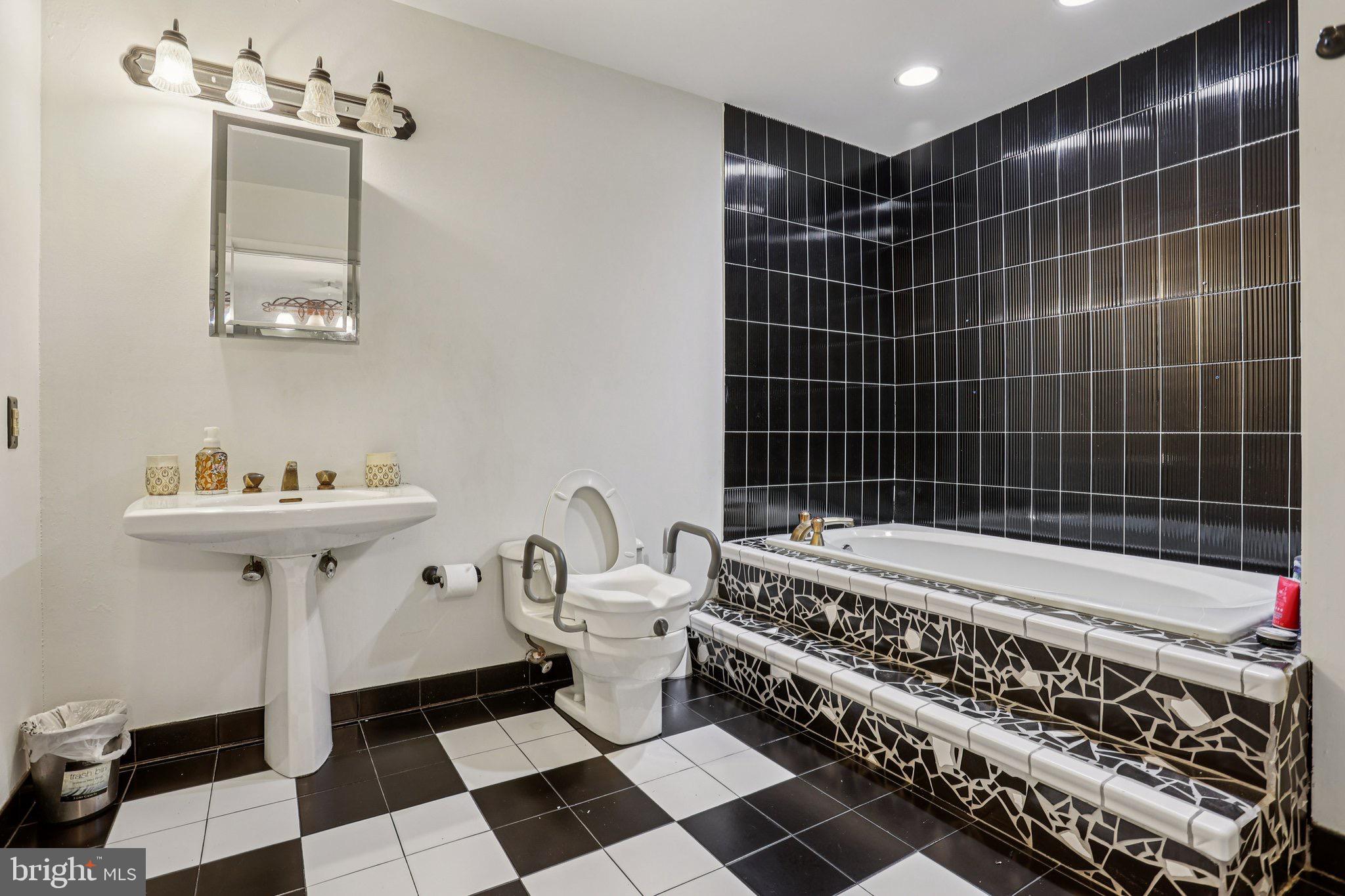 LUKENS ESTATE - Residential