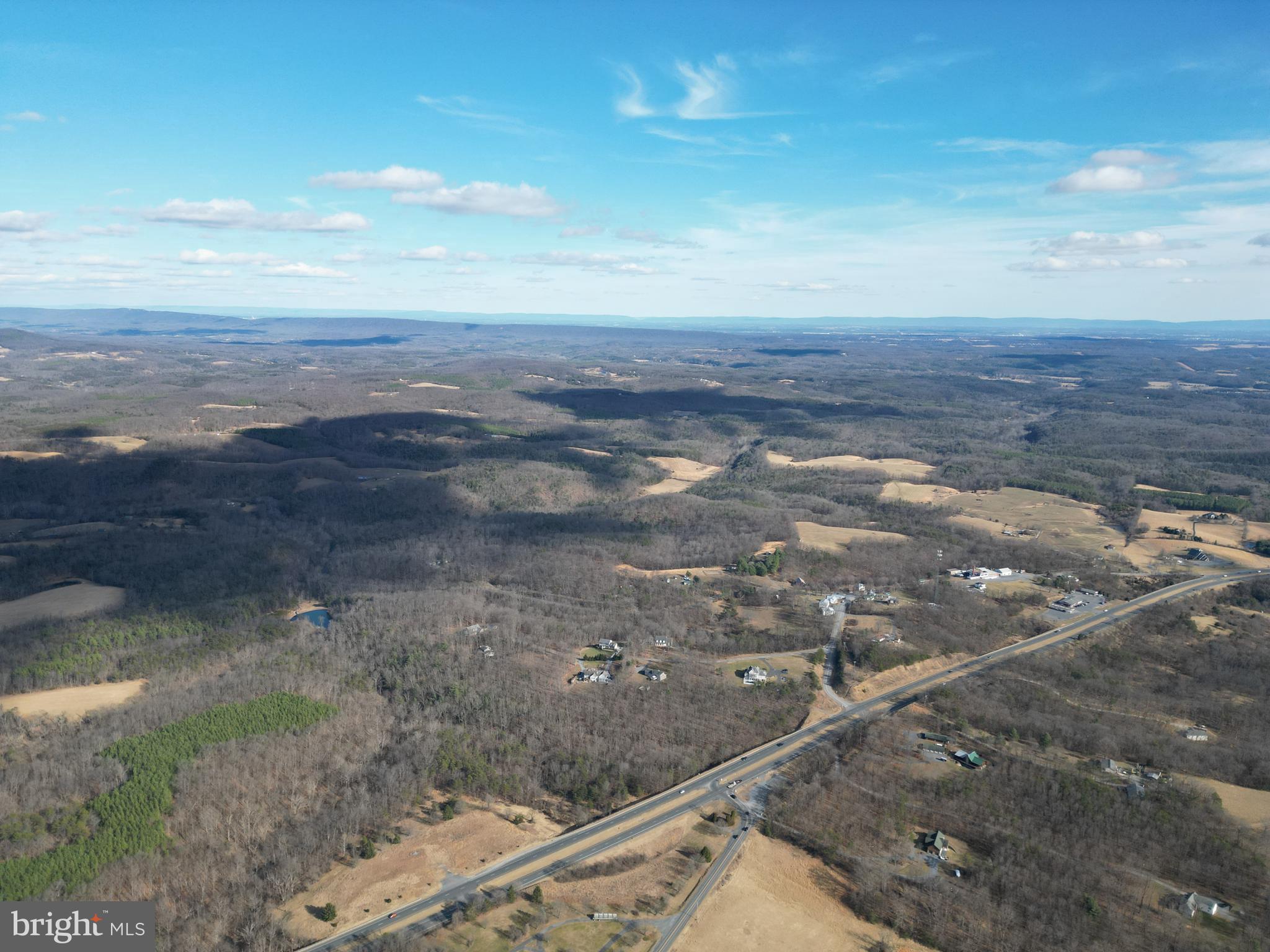 LAKE HOLIDAY ESTATES - Land