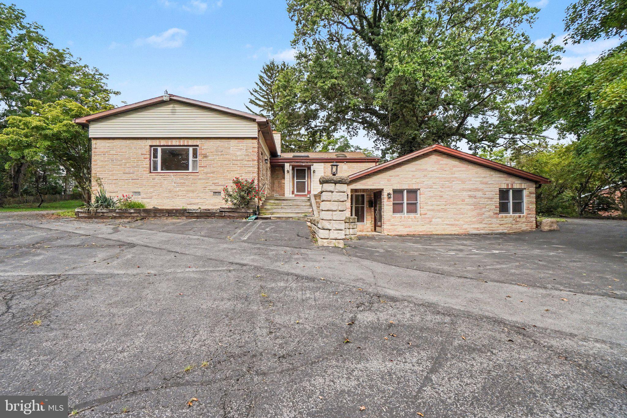 1465 COLONIAL ROAD