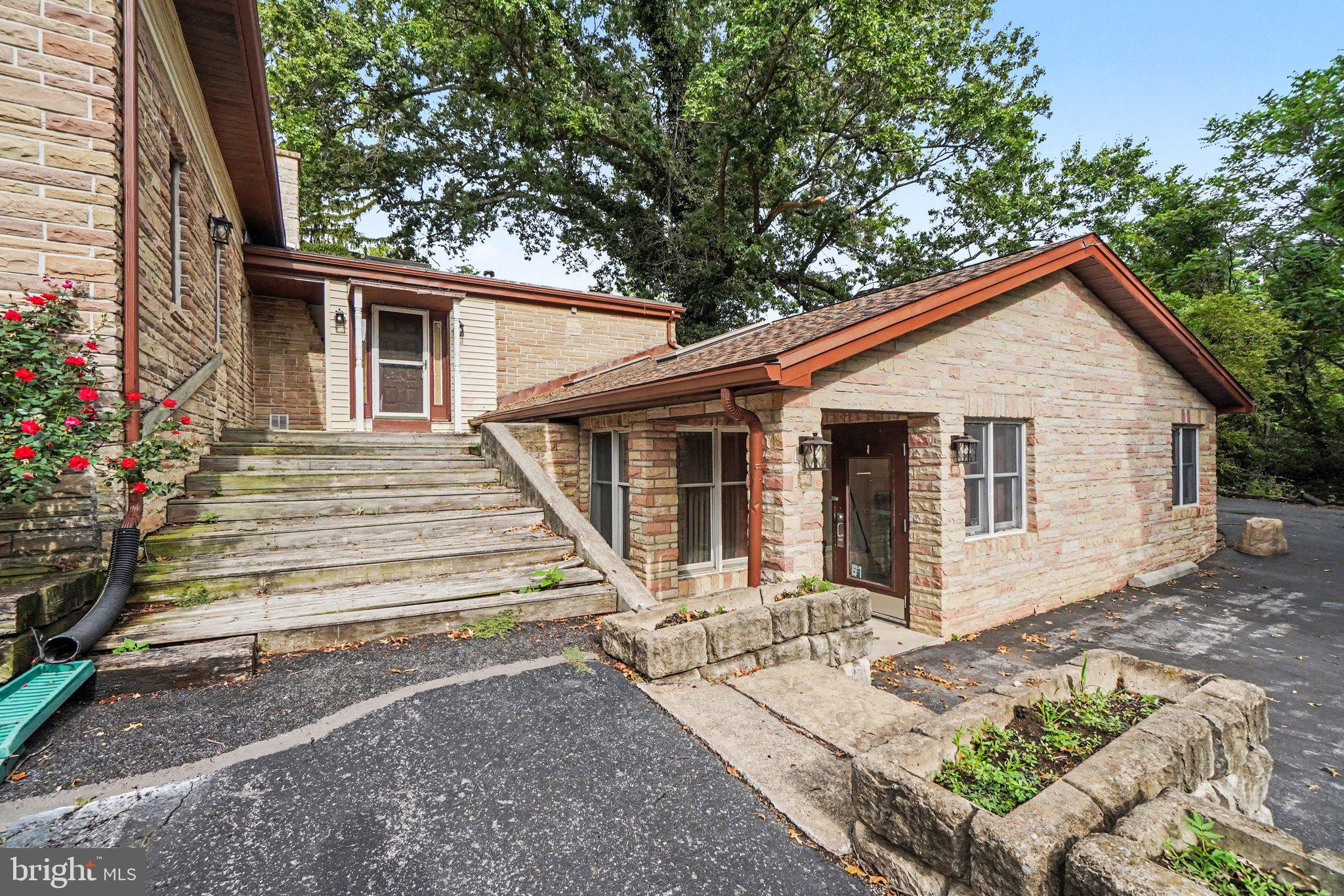 1465 COLONIAL ROAD