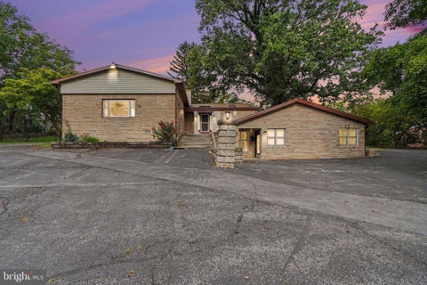 Homes For Sale - 1465 Colonial Road<br/> HARRISBURG, PA 17112