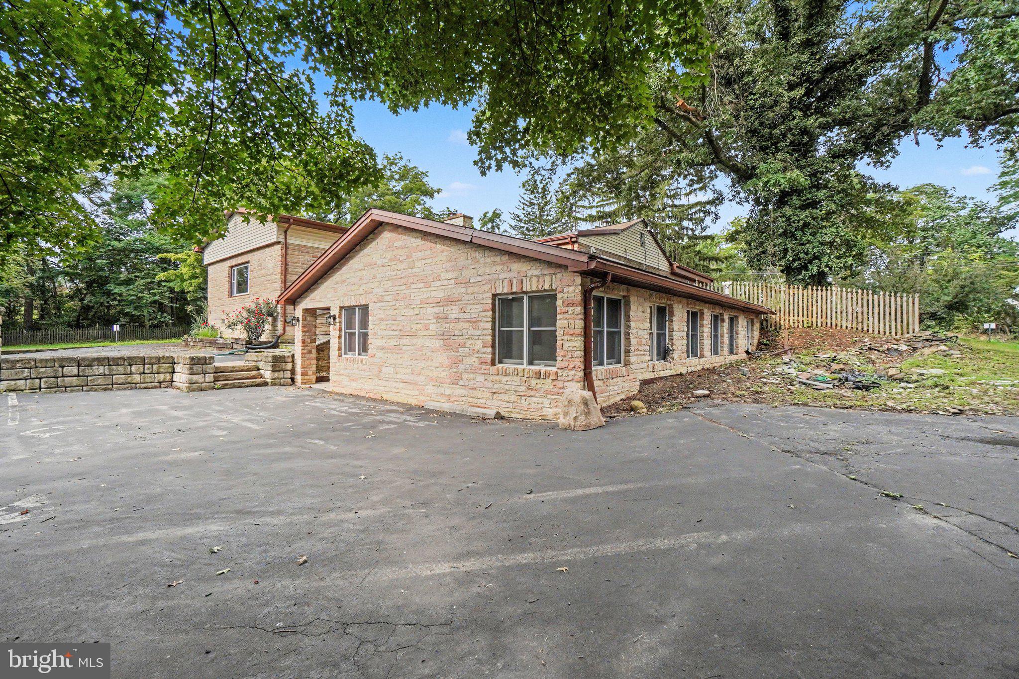 1465 COLONIAL ROAD
