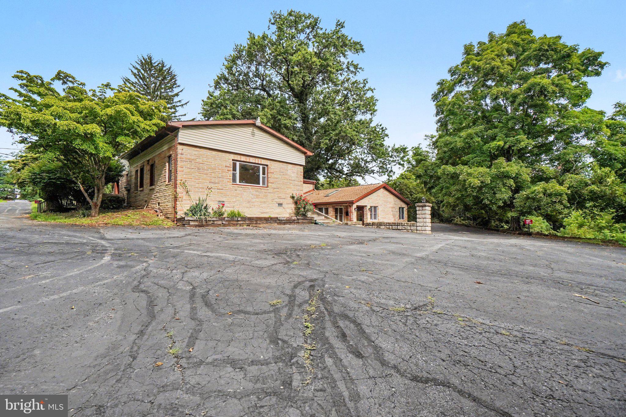 1465 COLONIAL ROAD
