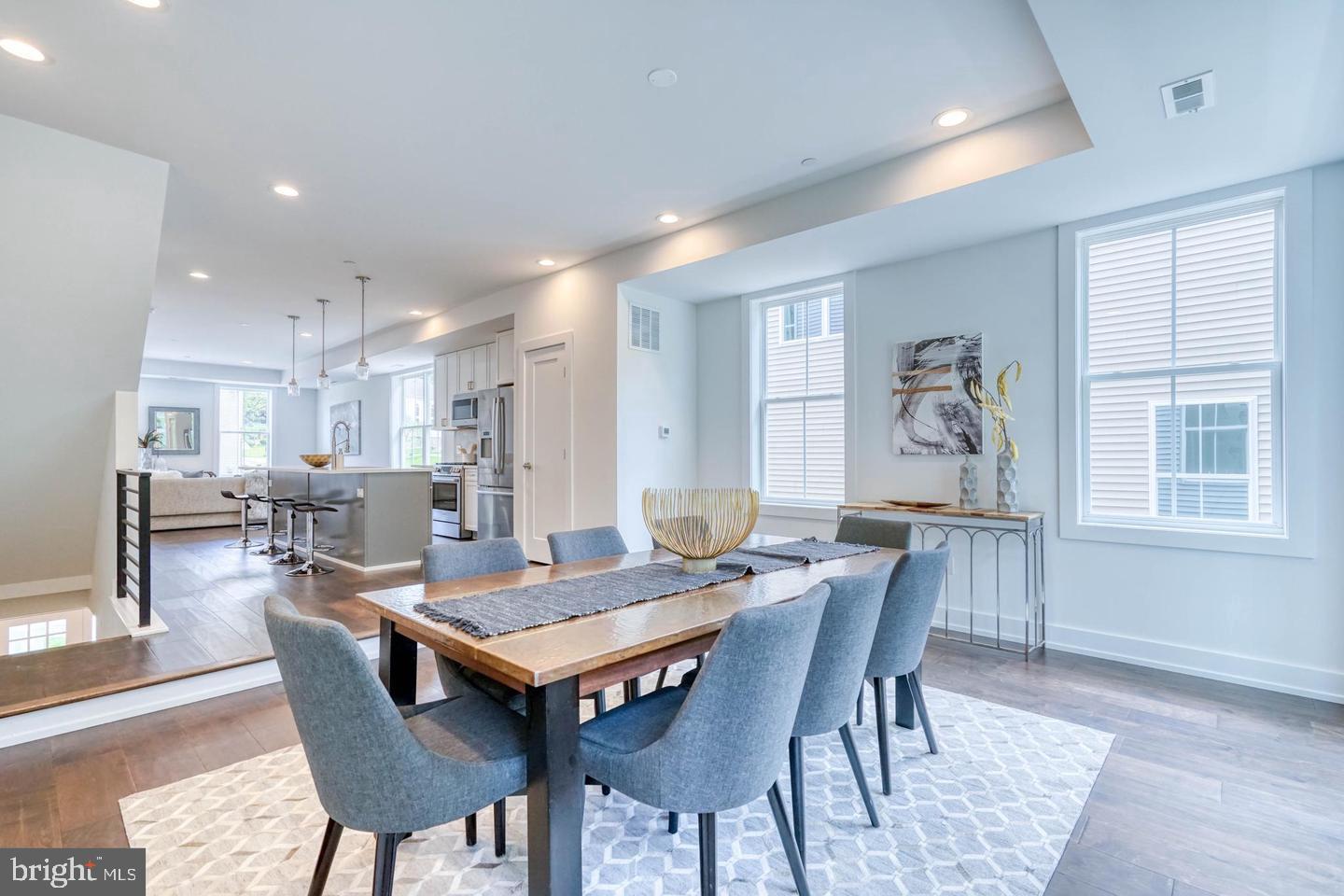 ROXBOROUGH - Residential