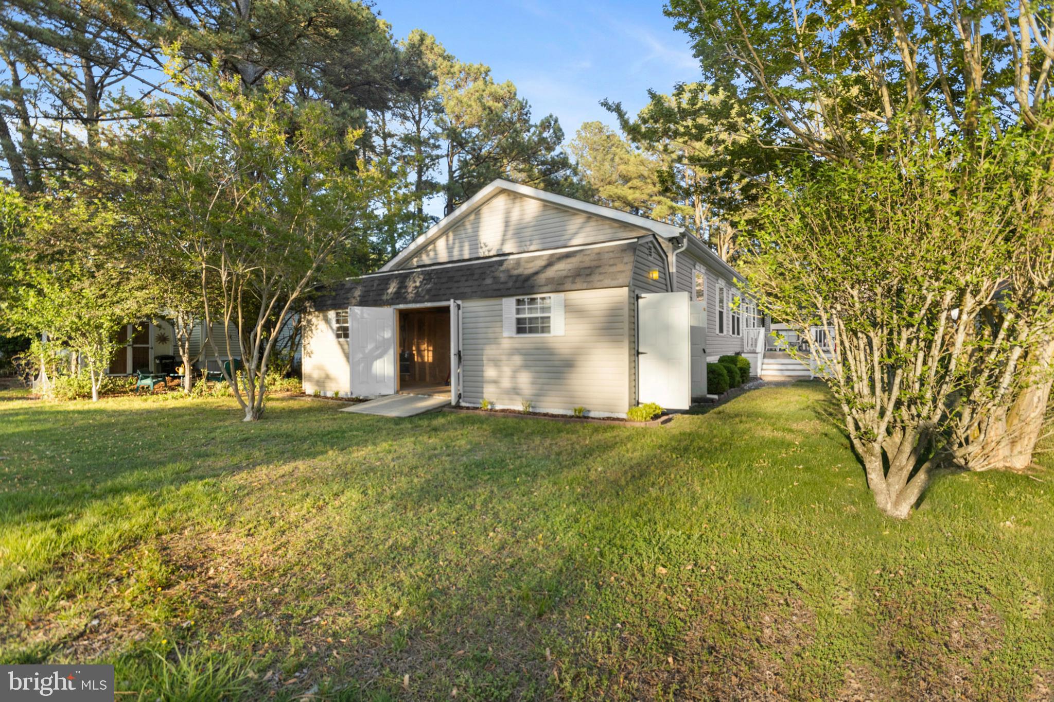 ANGOLA BEACH - Residential