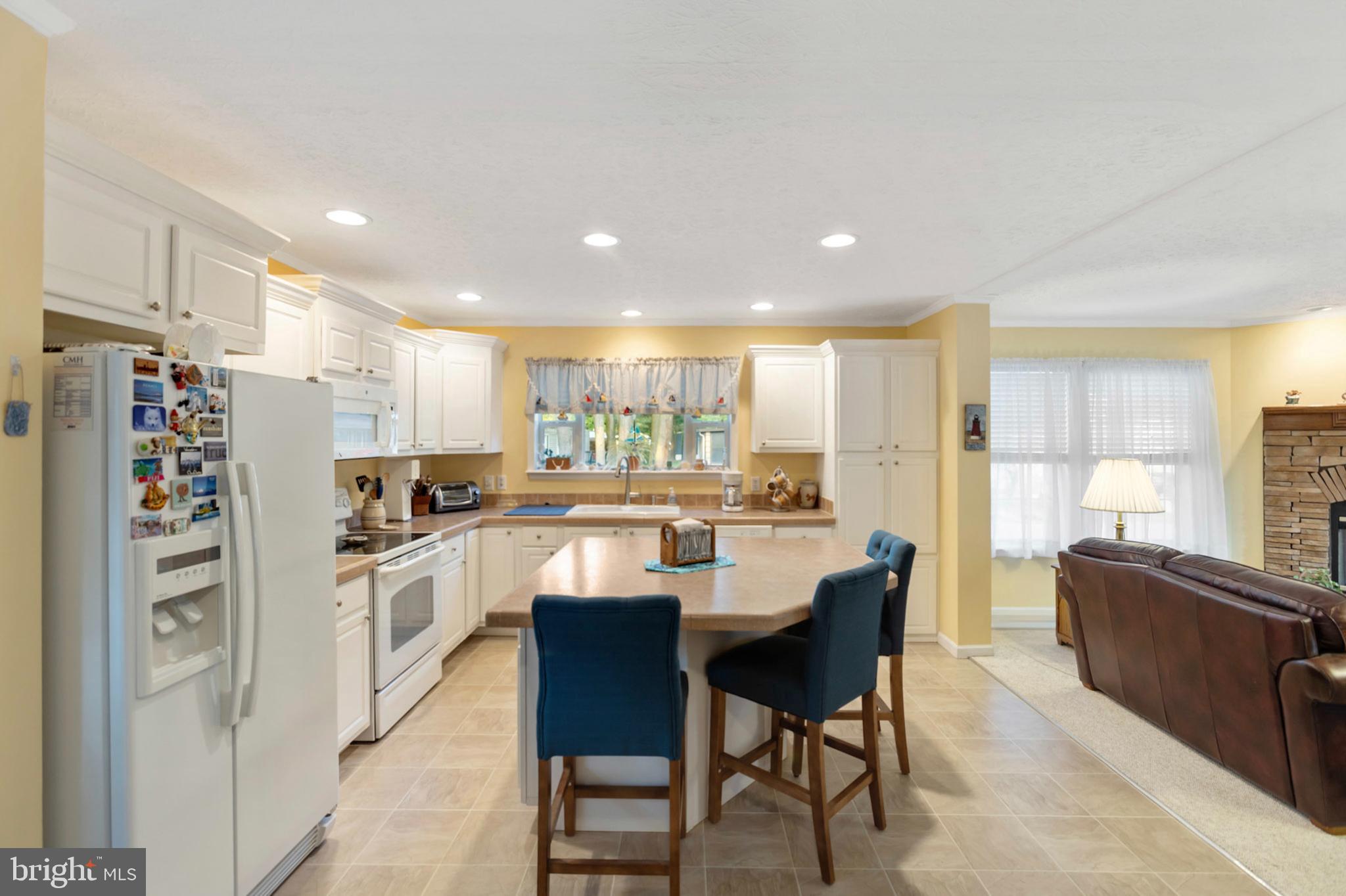 ANGOLA BEACH - Residential