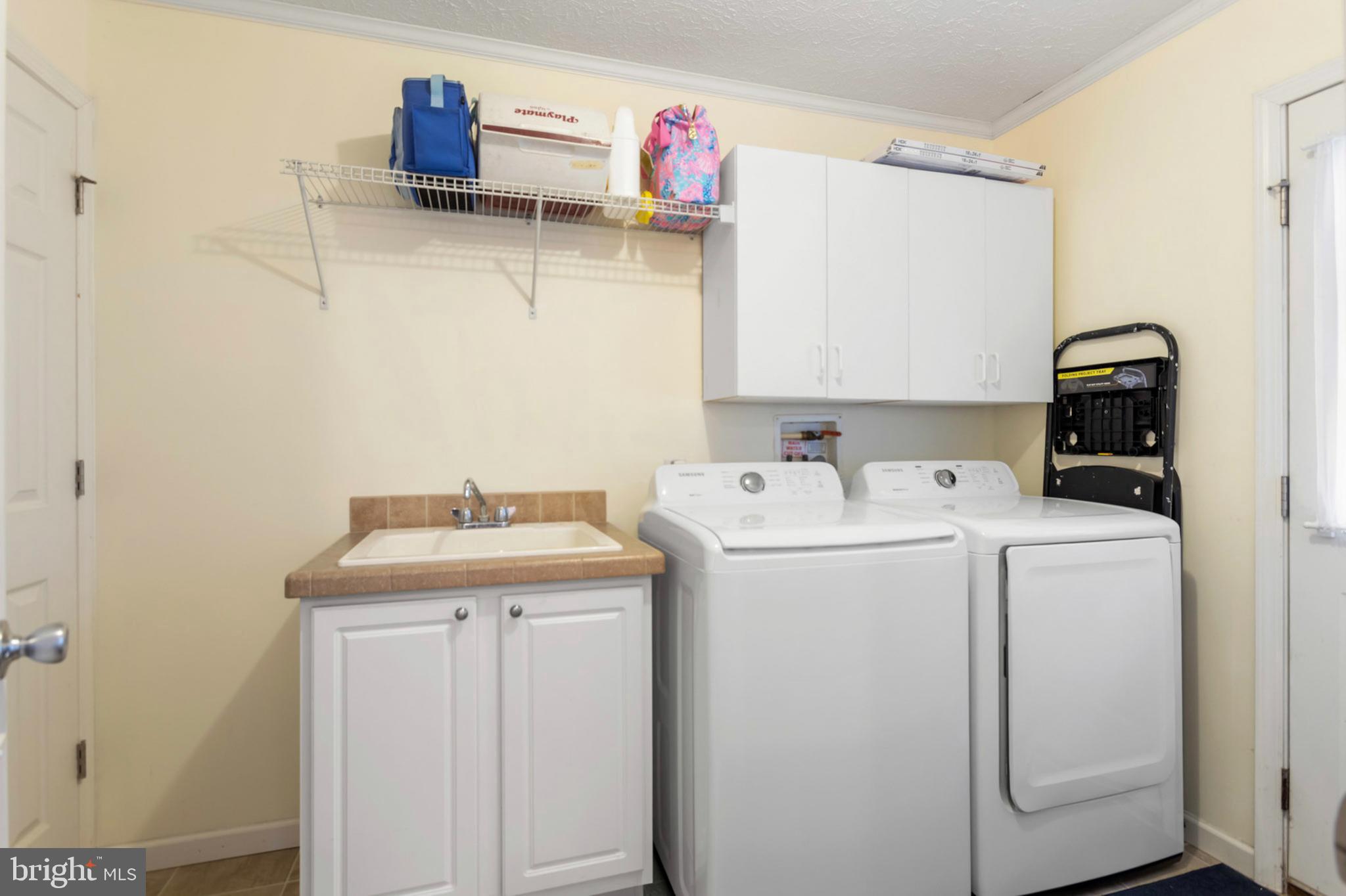 ANGOLA BEACH - Residential