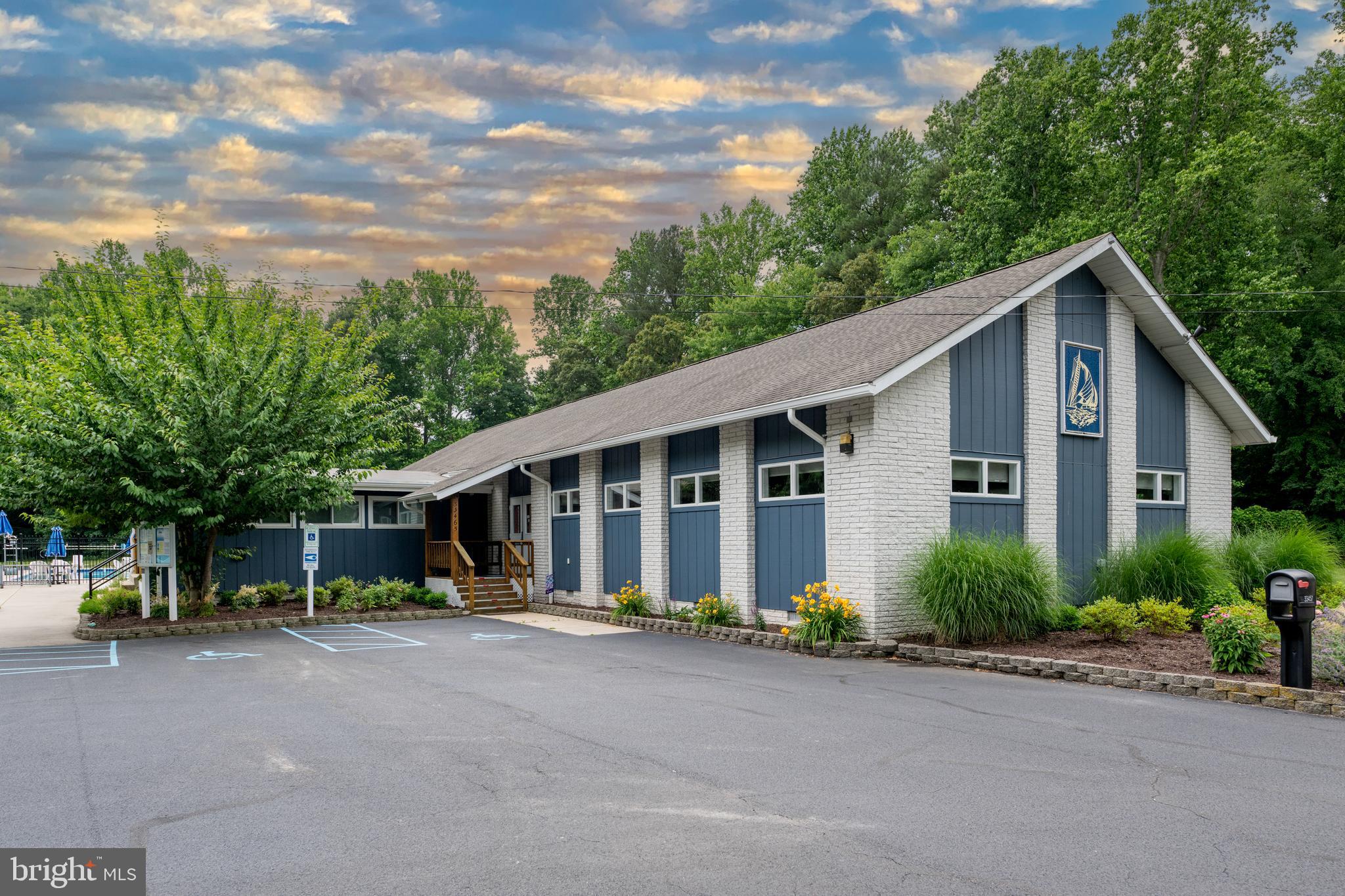 ANGOLA BEACH - Residential