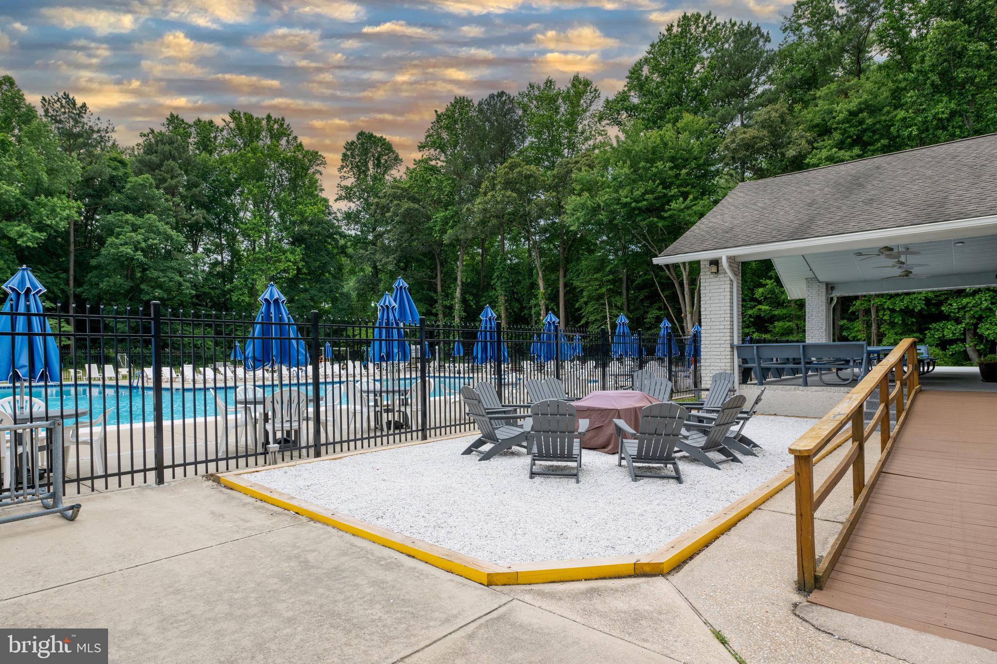 ANGOLA BEACH - Residential