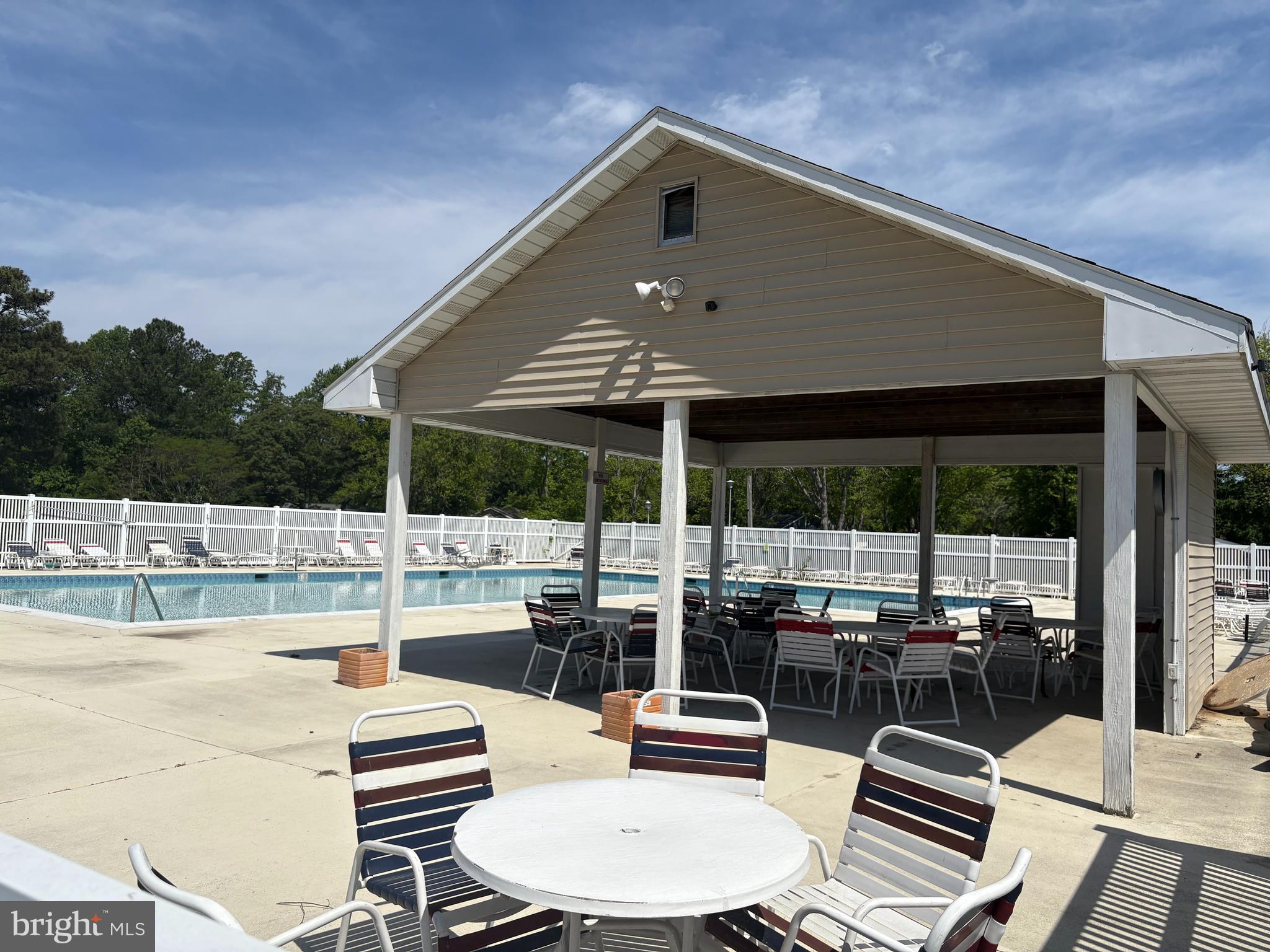 ANGOLA BEACH - Residential