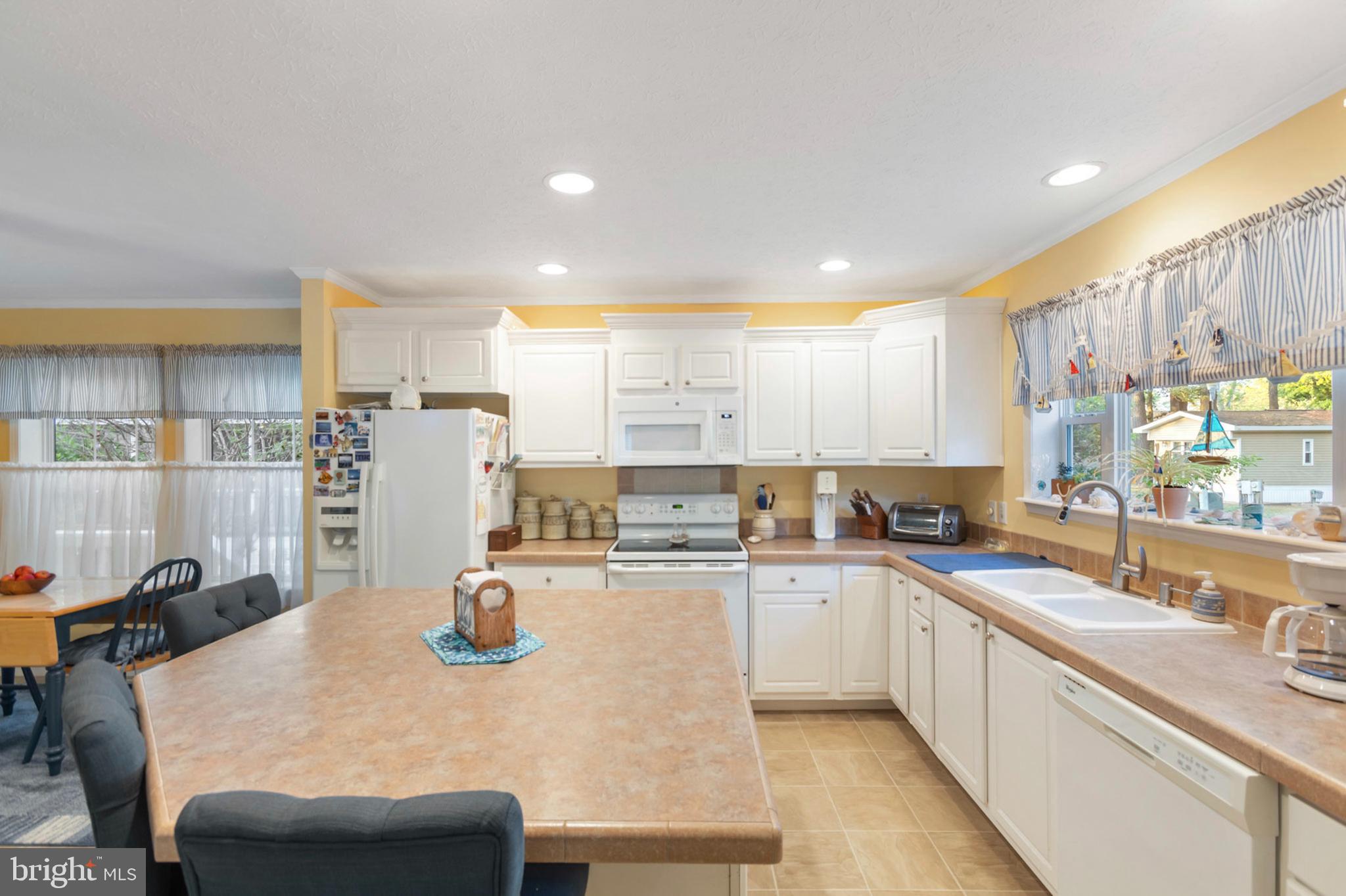 ANGOLA BEACH - Residential