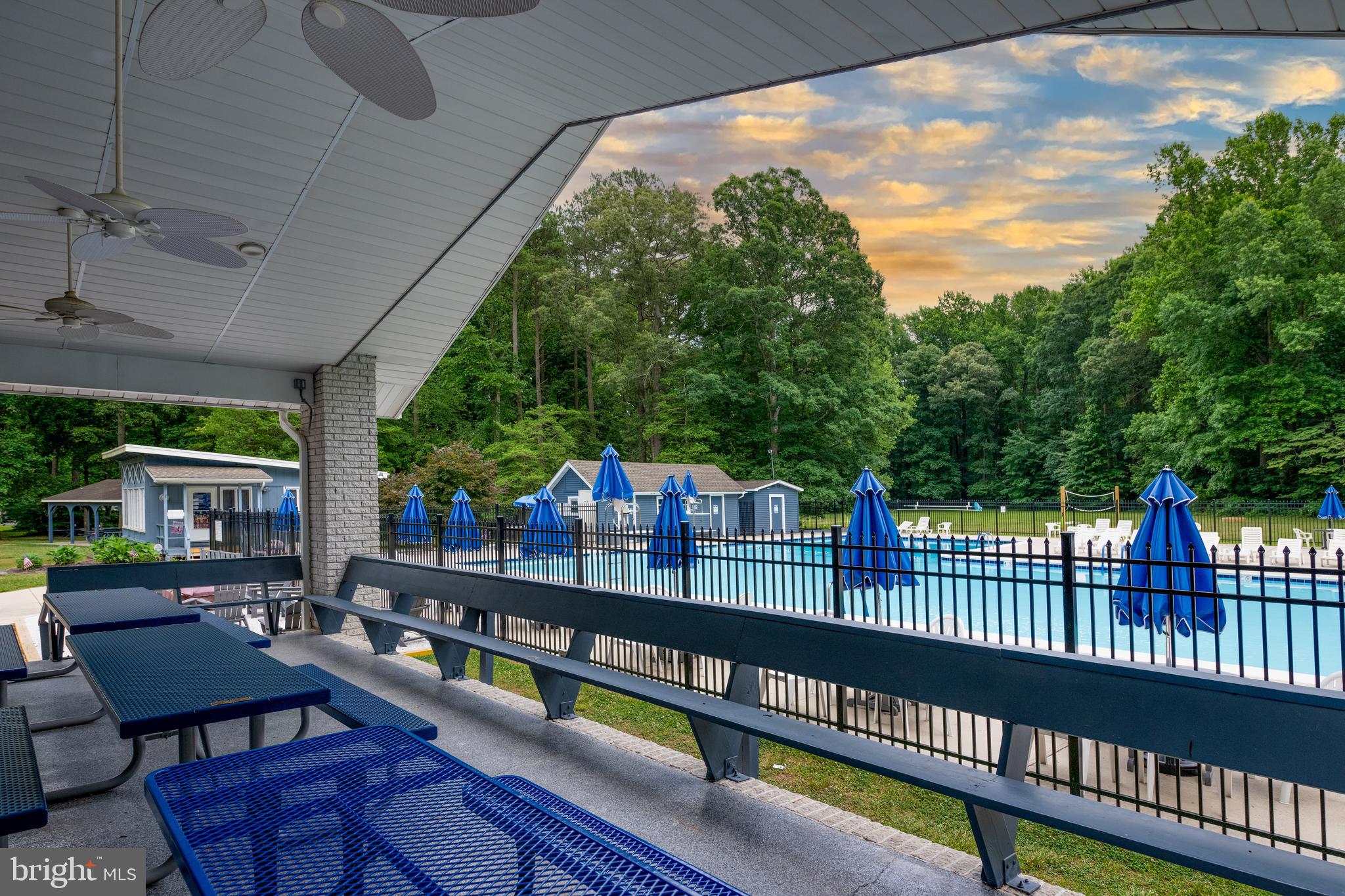 ANGOLA BEACH - Residential