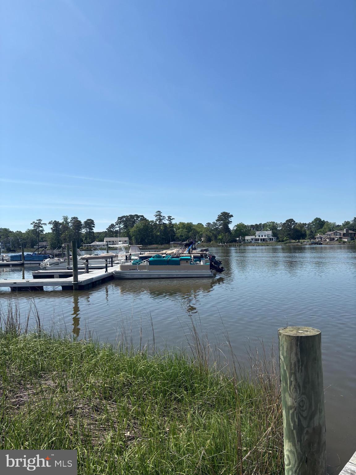 ANGOLA BEACH - Residential