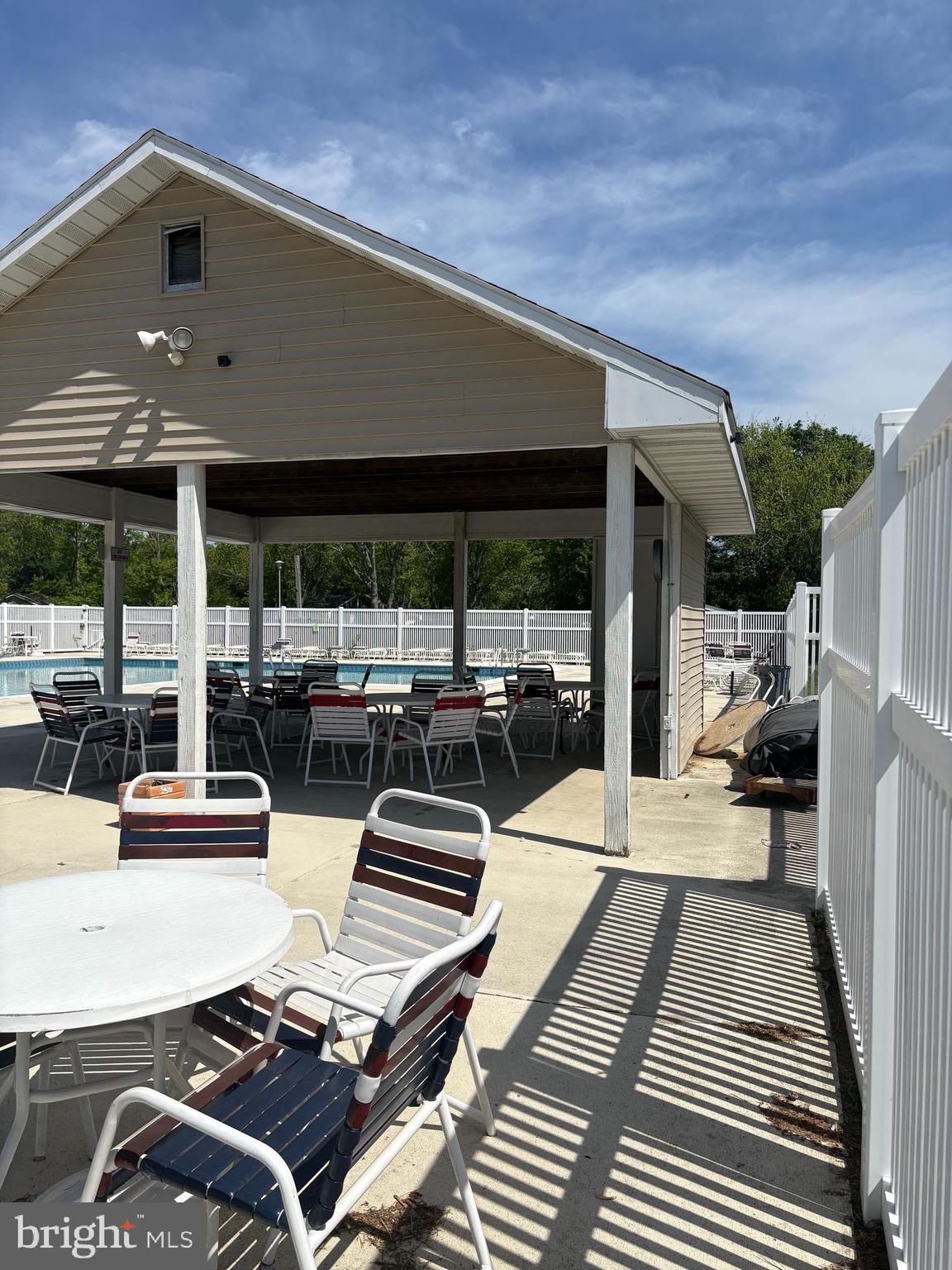 ANGOLA BEACH - Residential