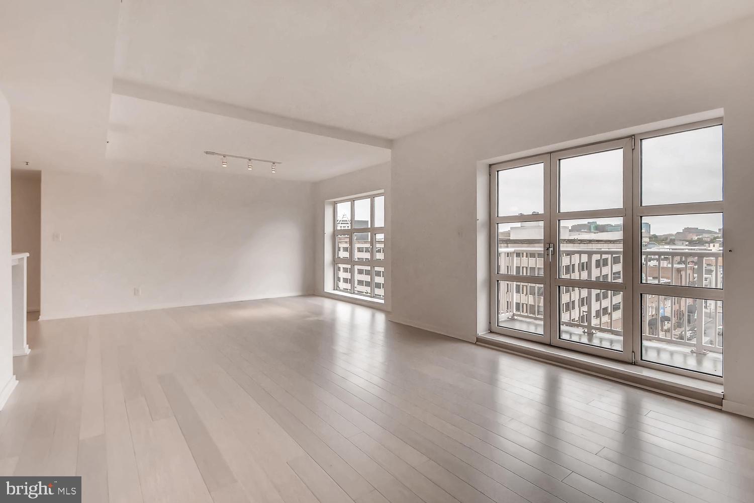 HARBOR EAST - Residential