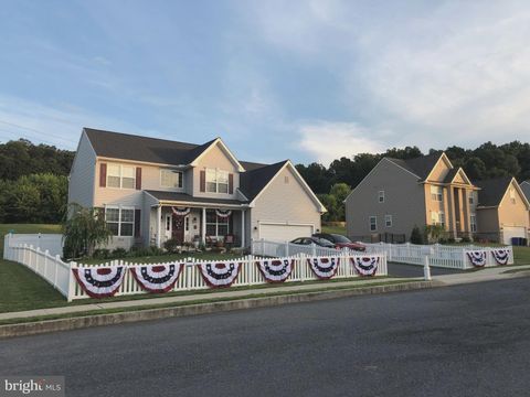 404 W 8TH AVENUE PARKESBURG PA 19365