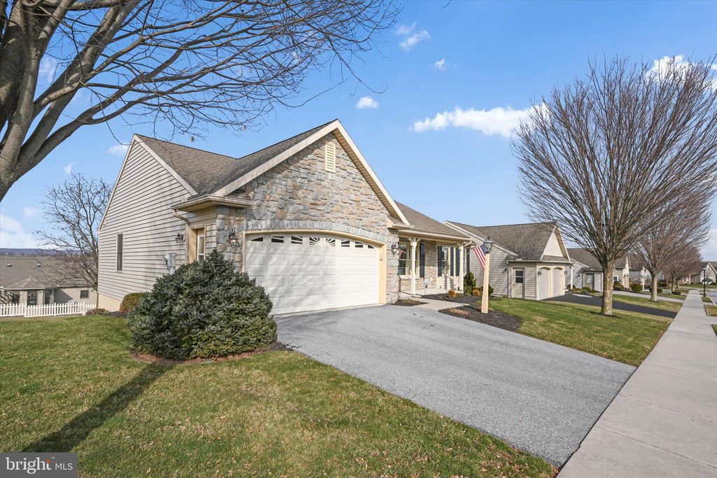 Photo of 720 Heather Ridge, Manheim, PA 17545 (MLS # PALA2047468)