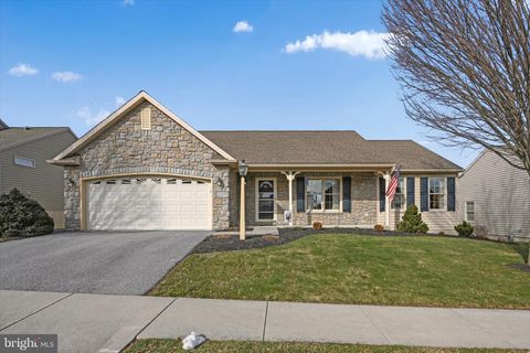Photo of 720 Heather Ridge, Manheim, PA 17545 (MLS # PALA2047468)