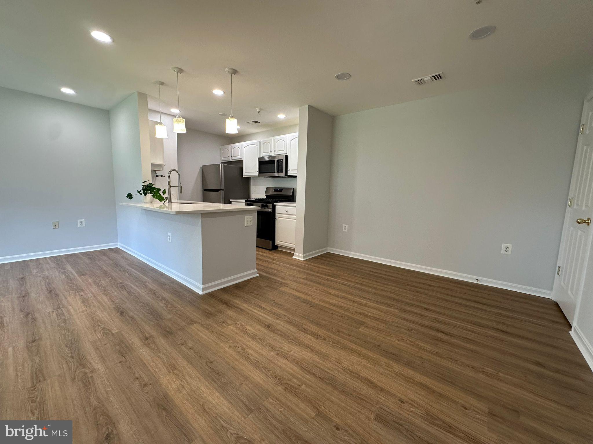 43577 PATCHING POND SQUARE