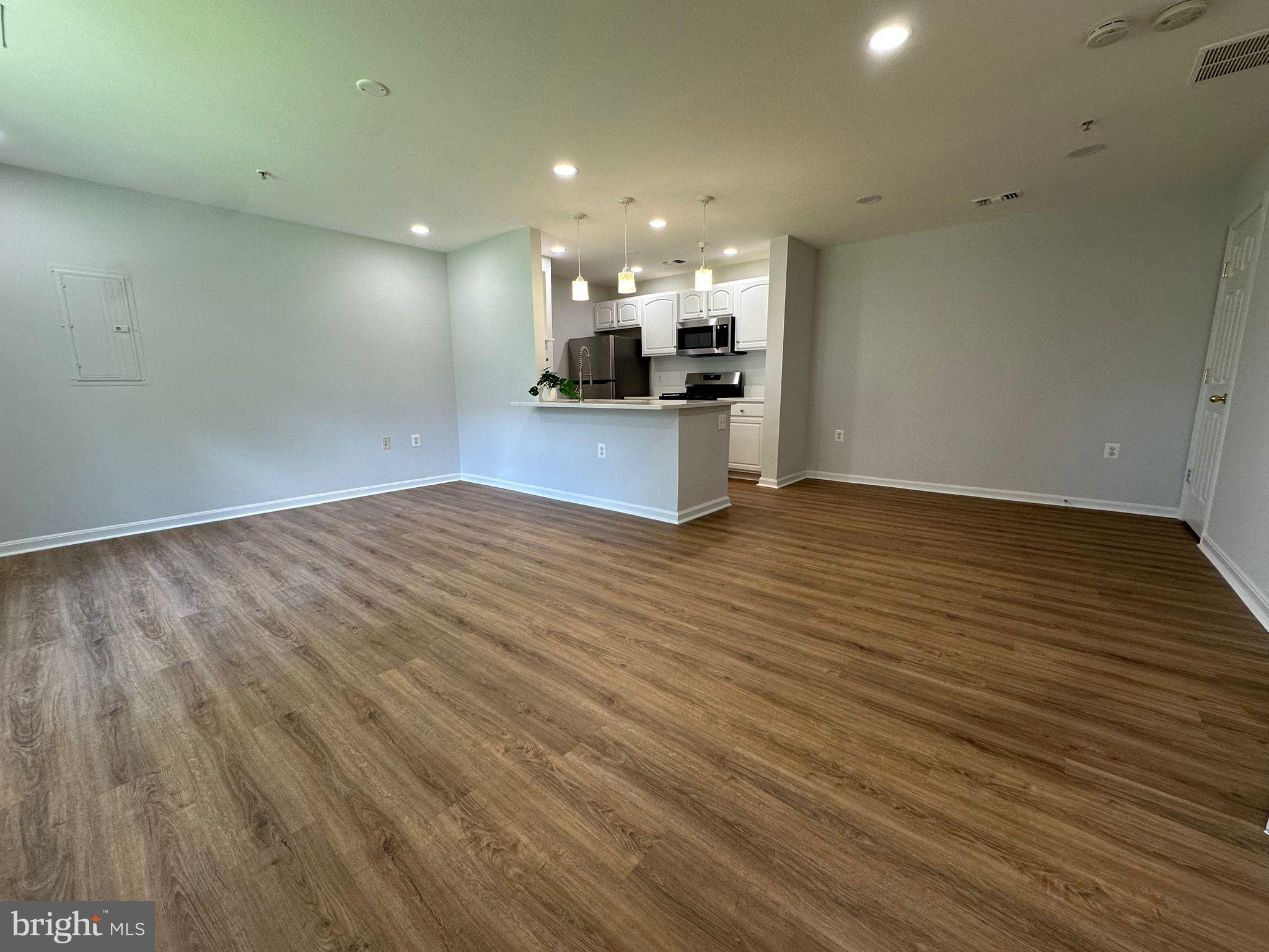 43577 PATCHING POND SQUARE