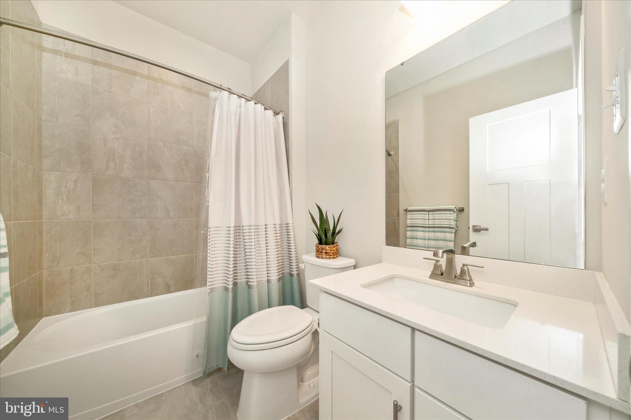 LAKE LINGANORE - Residential