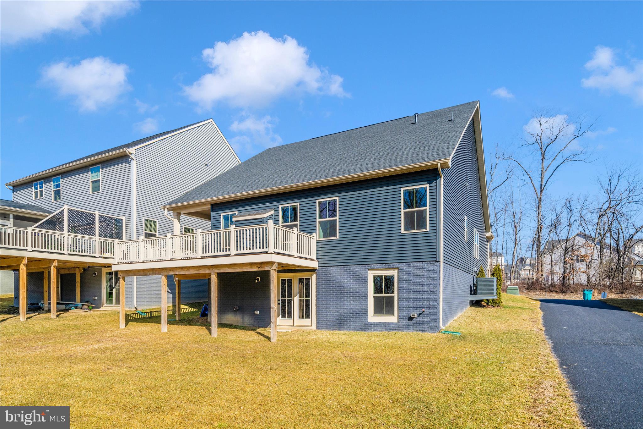 LAKE LINGANORE - Residential