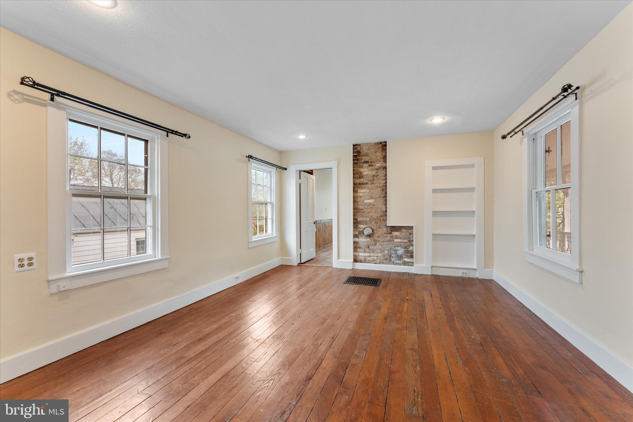 DOWNTOWN WINCHESTER - Residential