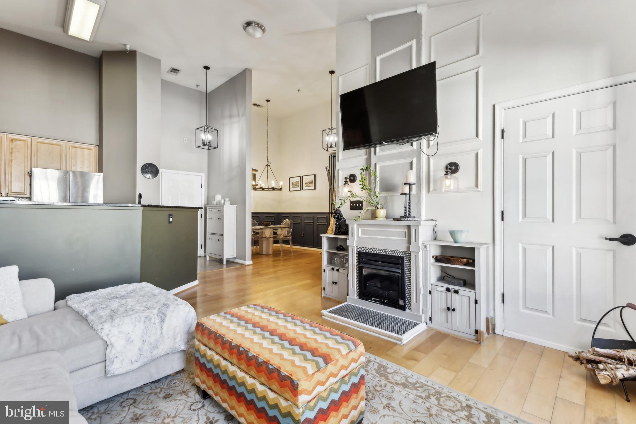 801 S GREENBRIER STREET 402