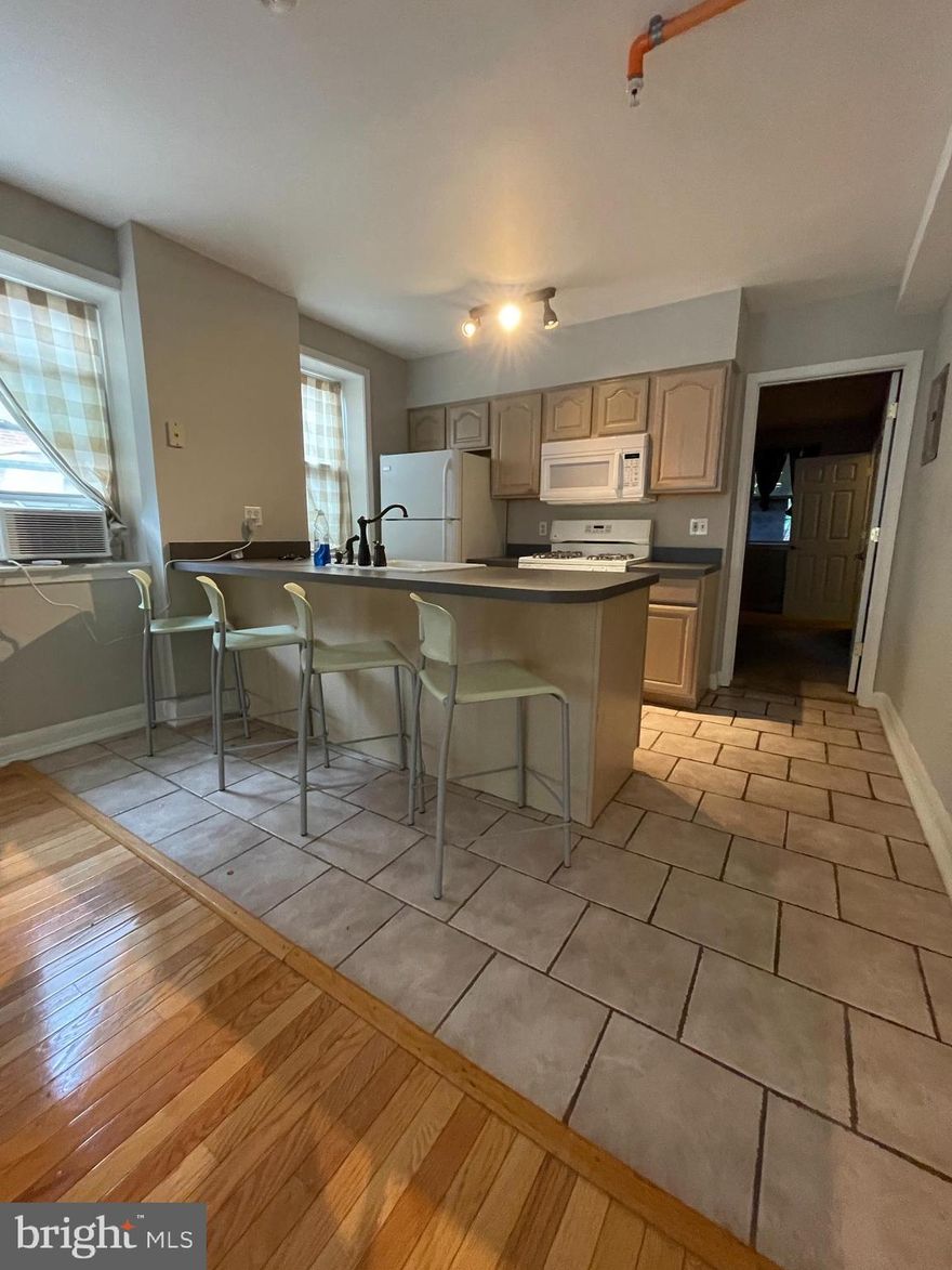 This adorable Mount Vernon one-bed/one-bath apartment is available for rent! Secure keyless entry for both building and apartment, and street parking. Close to all the great things Mount Vernon has to offer! Heat and water are split equally between 4 apartments in this building. Electric is separately metered. 

Monthly rent is priced at $1000/month; first month's rent and one month security deposit needed to move in ($2000). Utilities are not included in the price. Variable income of at least 3x monthly rent and 650 minimum credit score is necessary to qualify. Pets are allowed and will be be considered on a case to case basis.