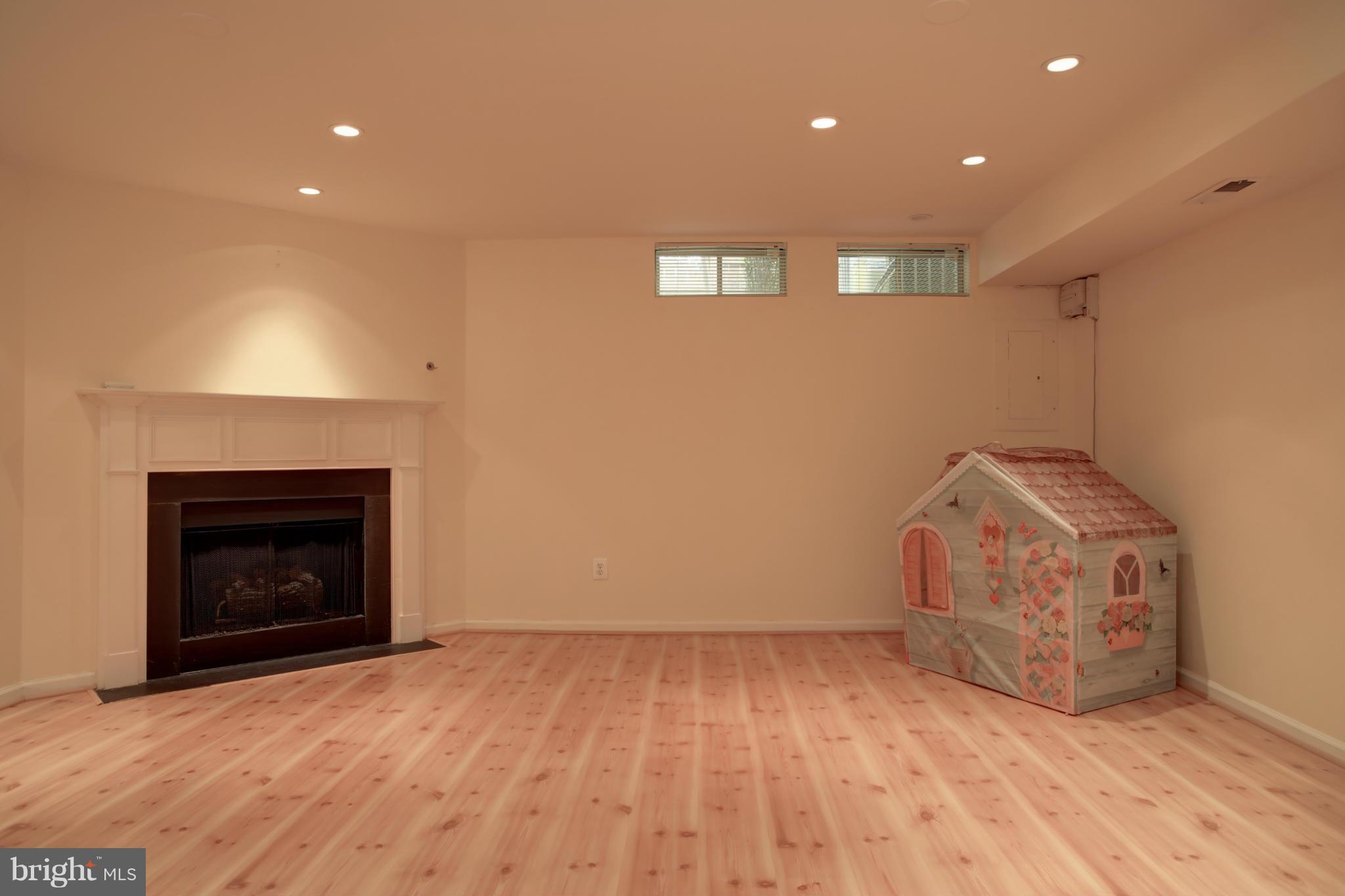 RESTON - Residential