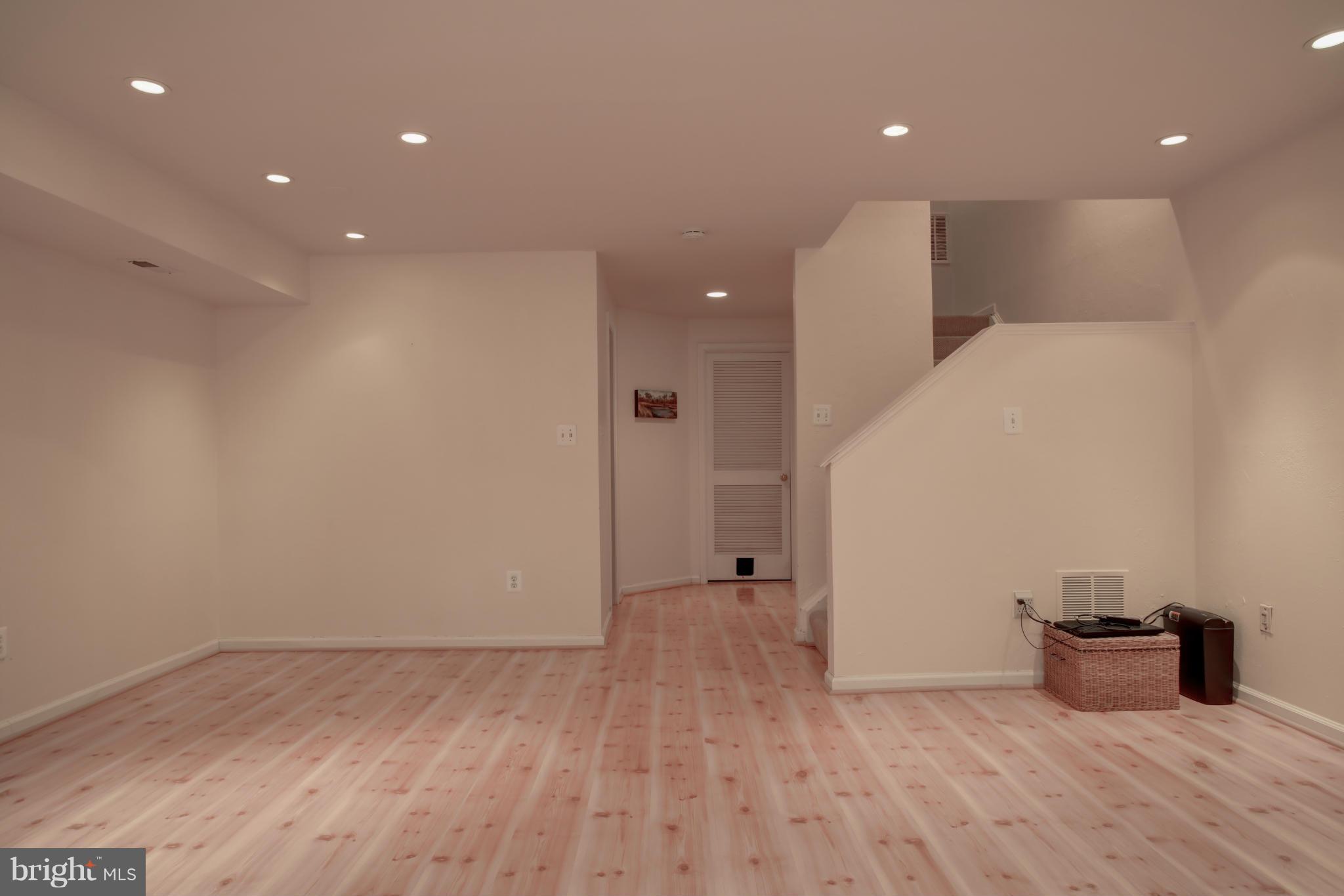 RESTON - Residential