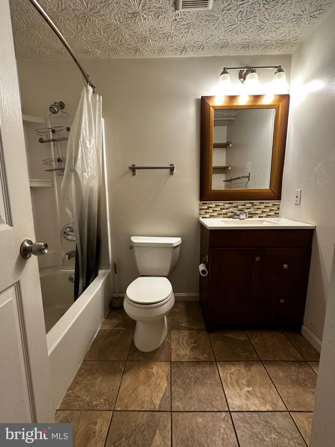 LAKELAND - Residential Lease