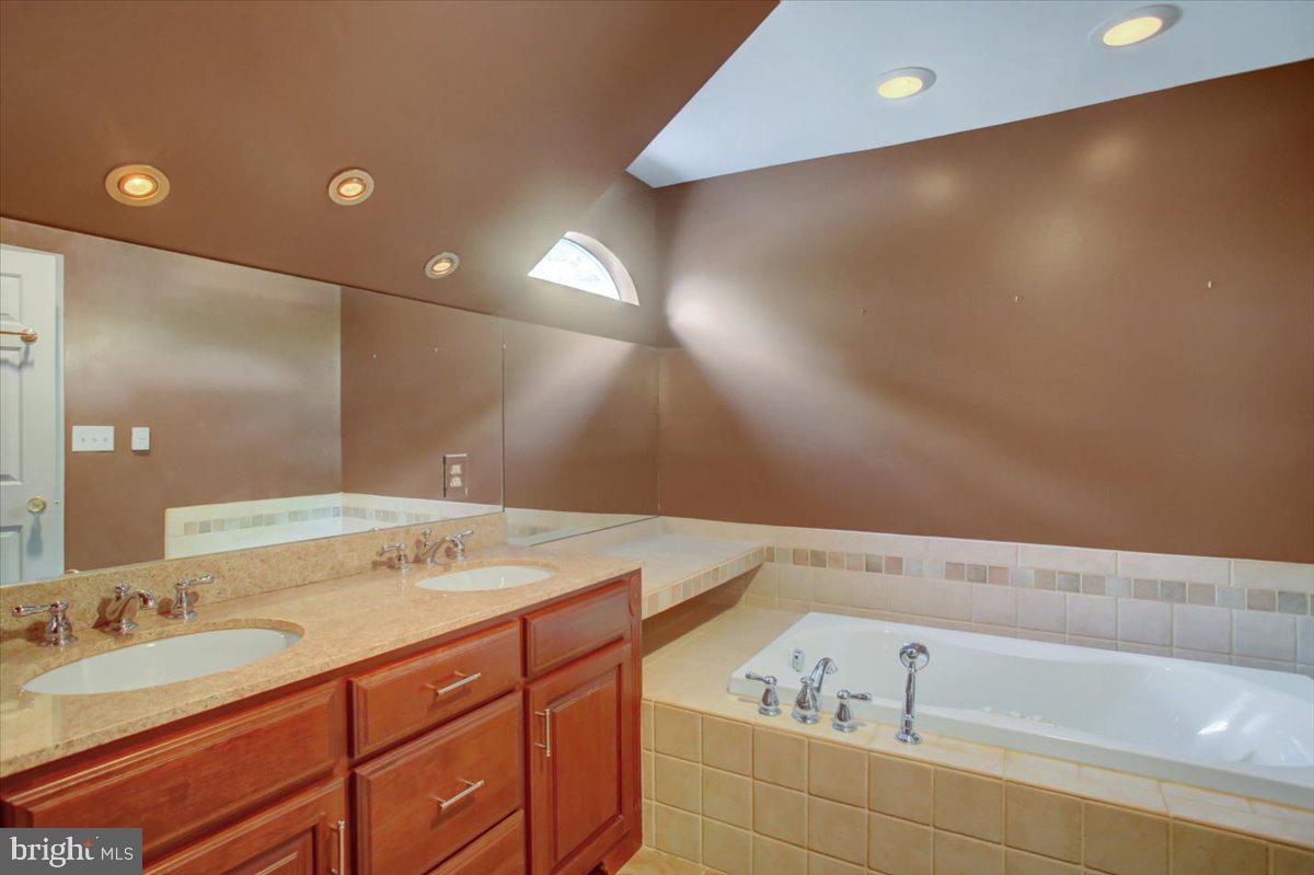 FOUNTAIN HEAD - Residential