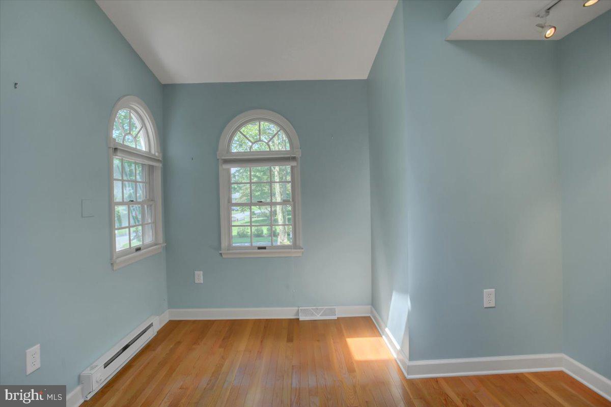 FOUNTAIN HEAD - Residential