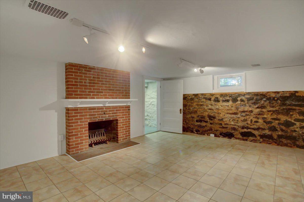 FOUNTAIN HEAD - Residential