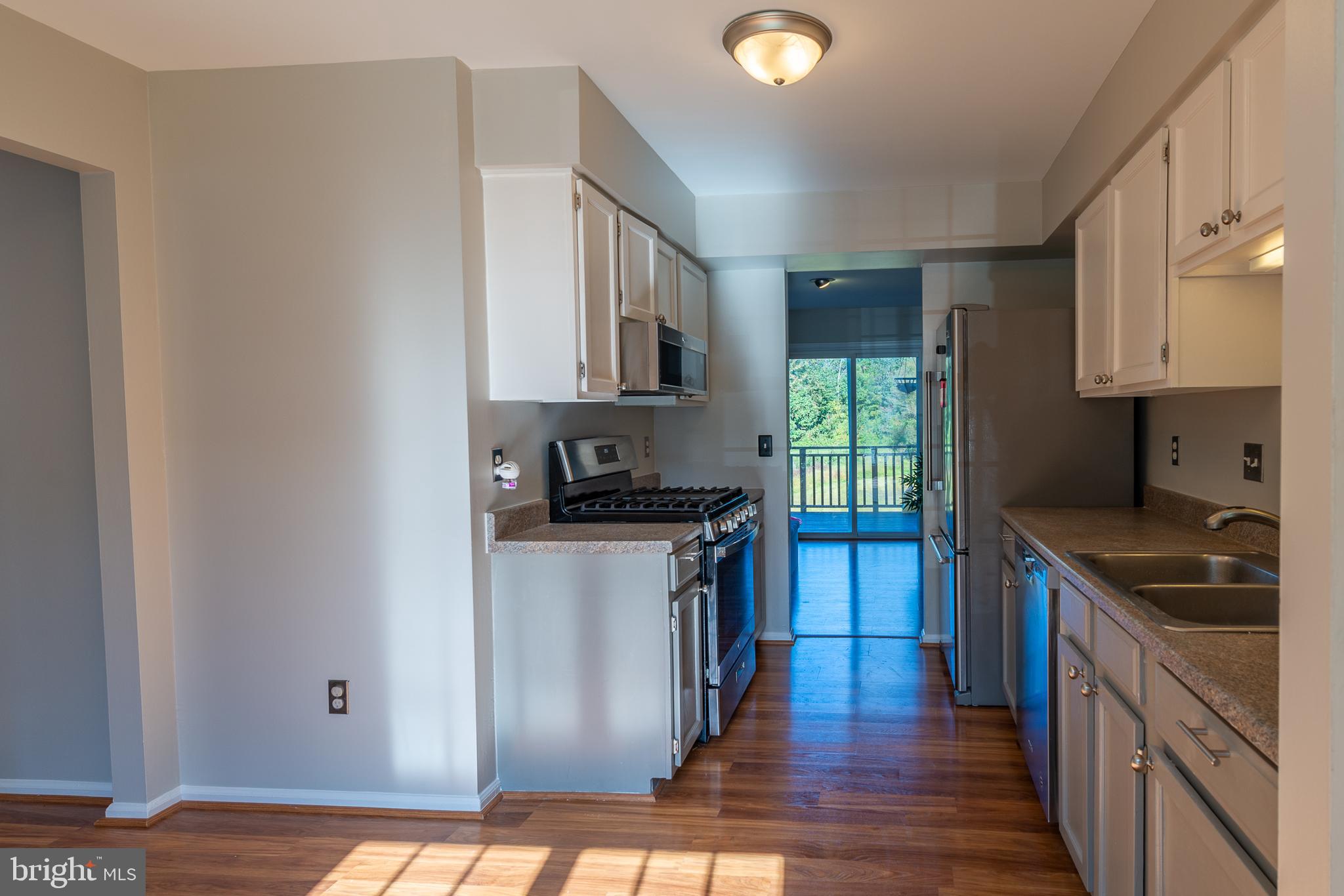 LONDON TOWNE - Residential