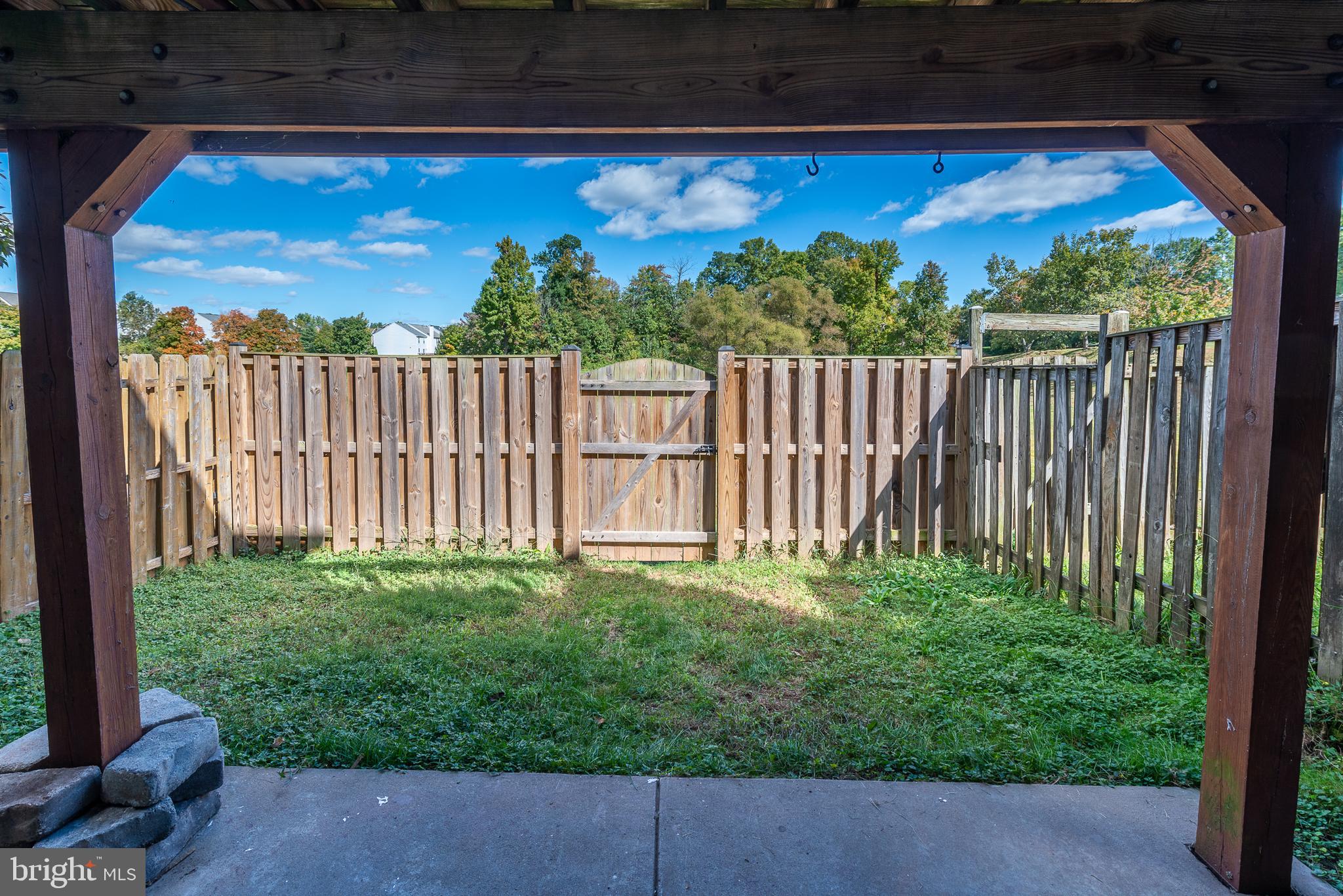 LONDON TOWNE - Residential