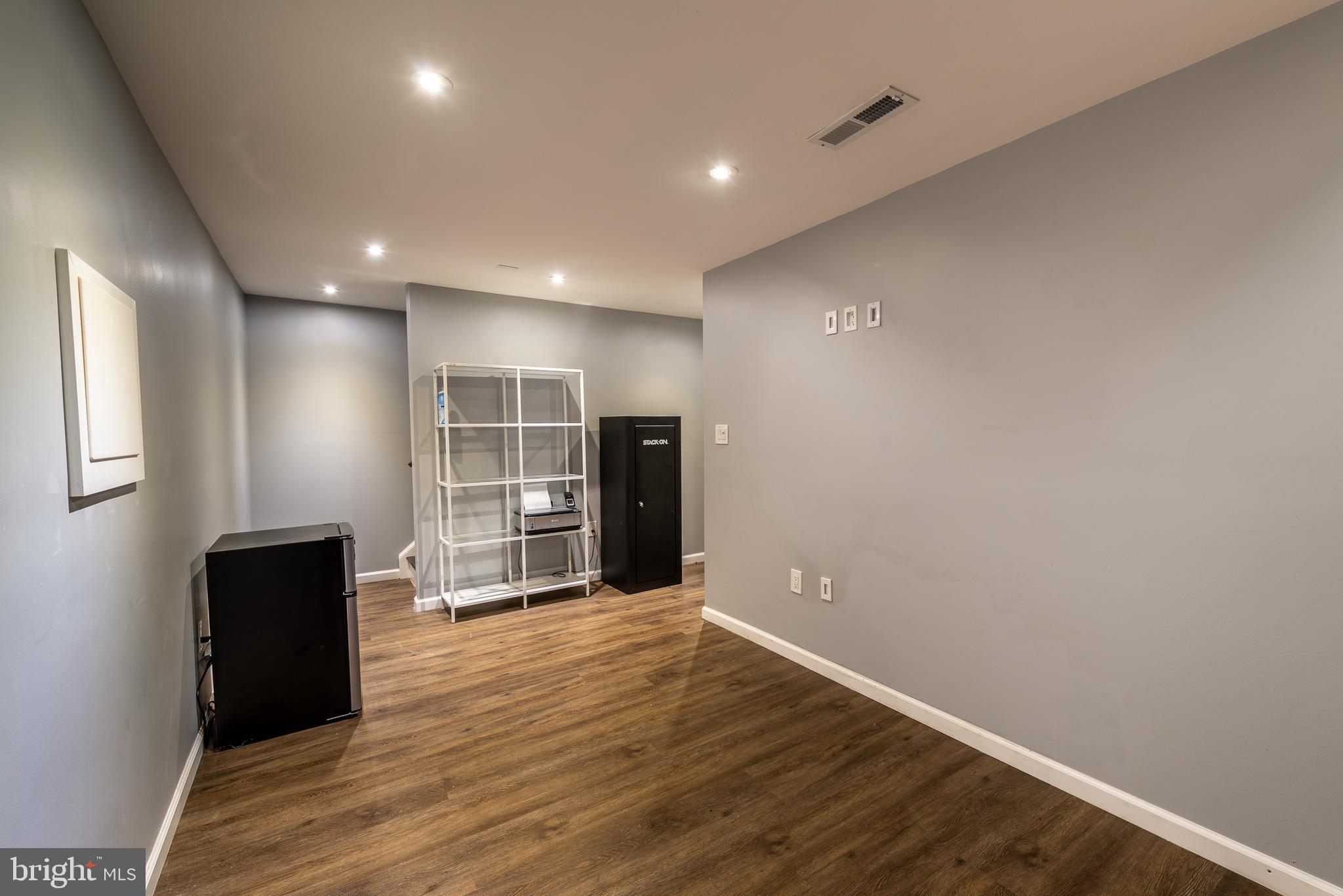 LONDON TOWNE - Residential