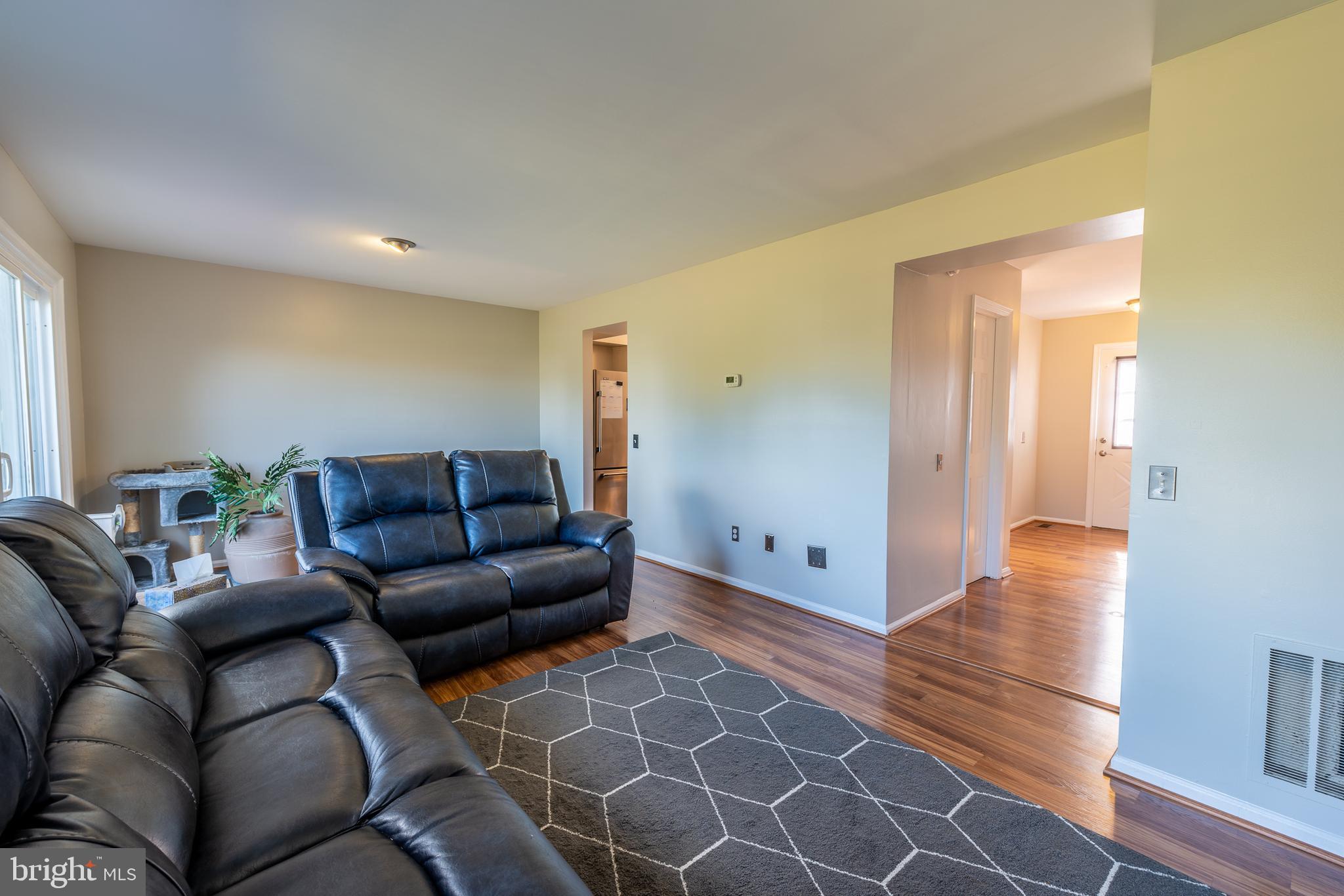 LONDON TOWNE - Residential