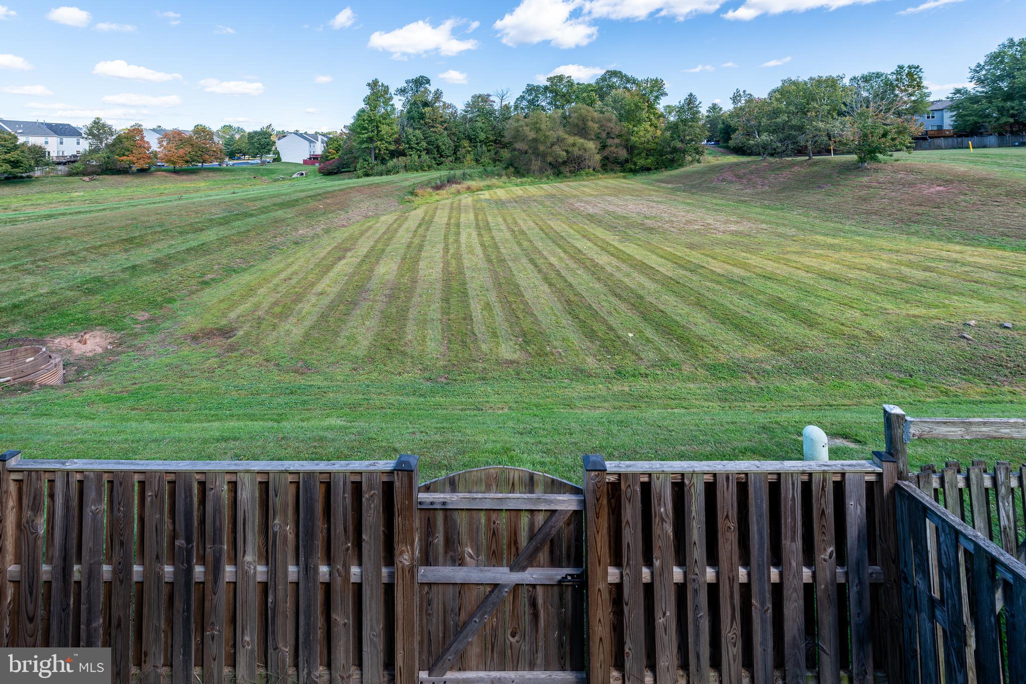 LONDON TOWNE - Residential
