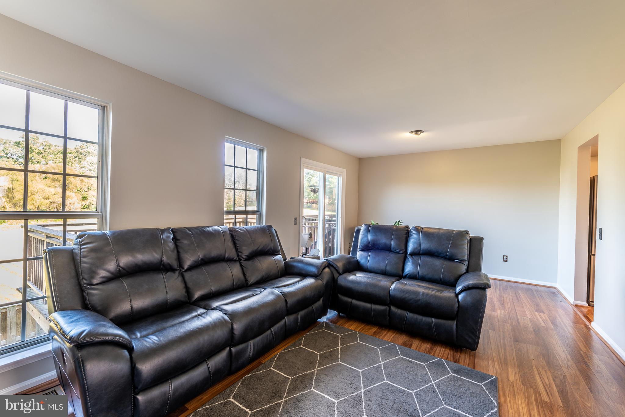 LONDON TOWNE - Residential