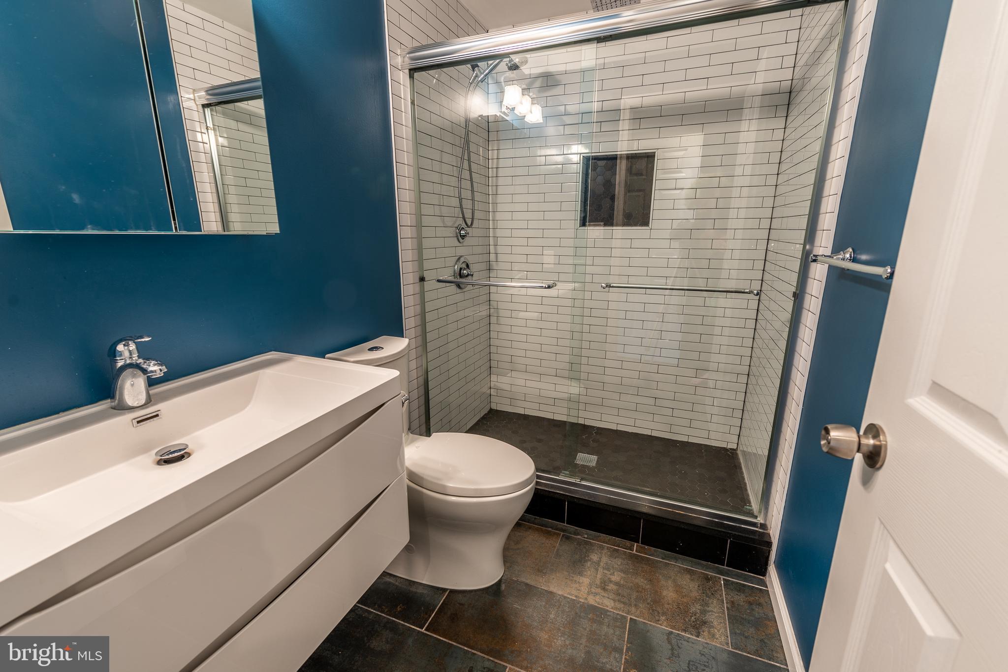 LONDON TOWNE - Residential