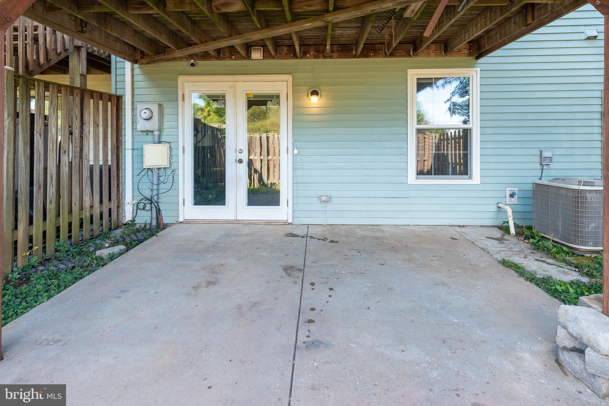 LONDON TOWNE - Residential