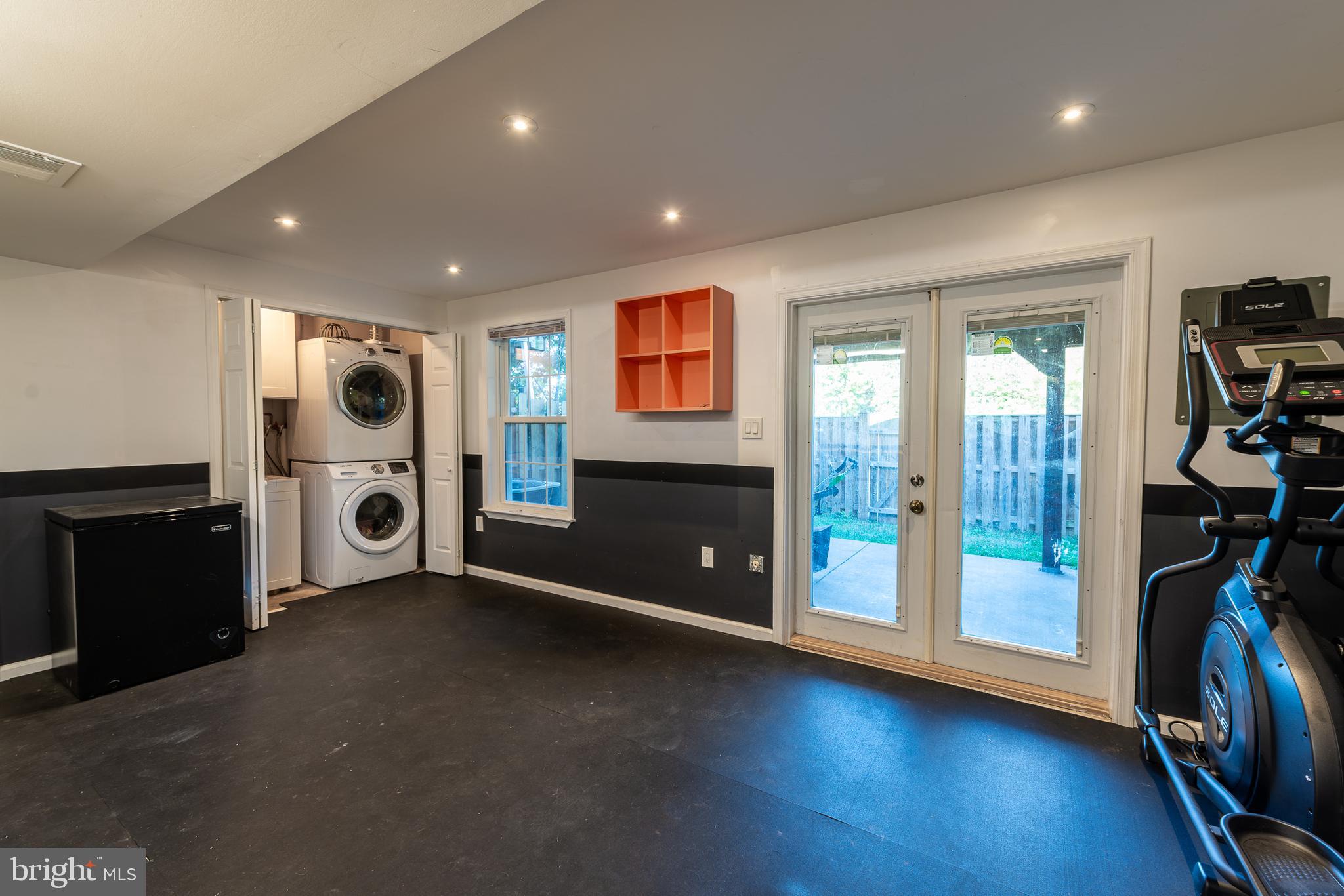 LONDON TOWNE - Residential