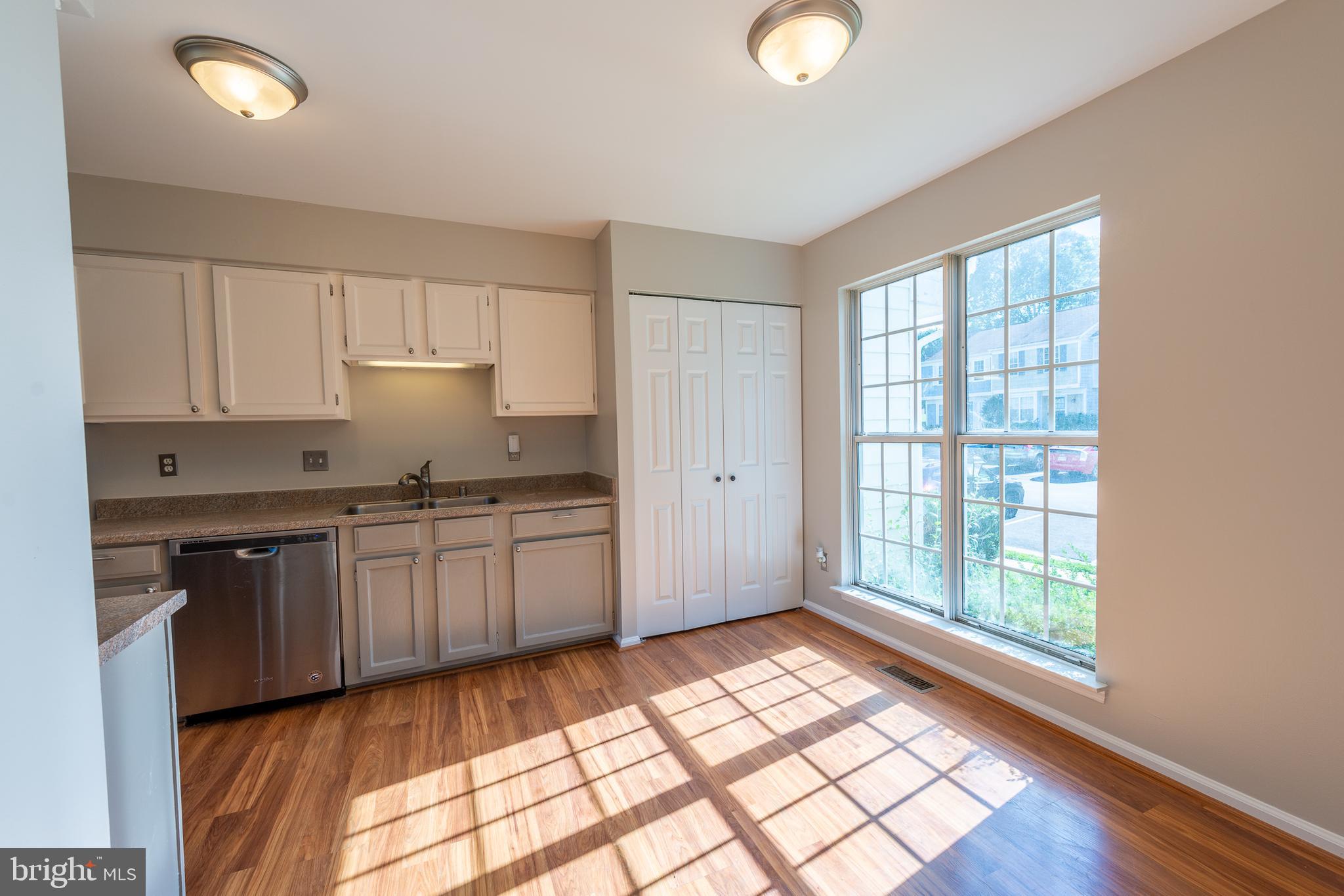 LONDON TOWNE - Residential