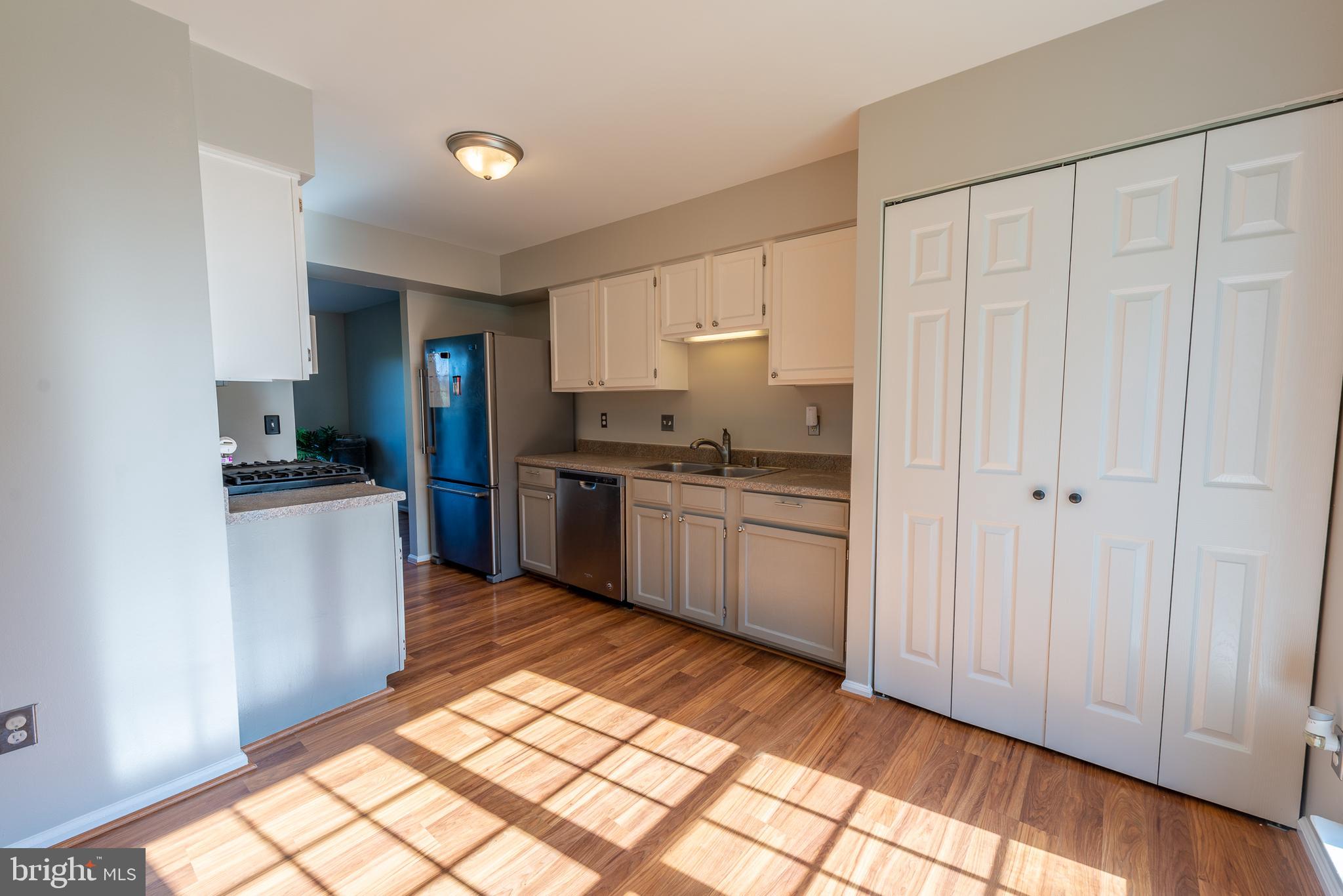 LONDON TOWNE - Residential