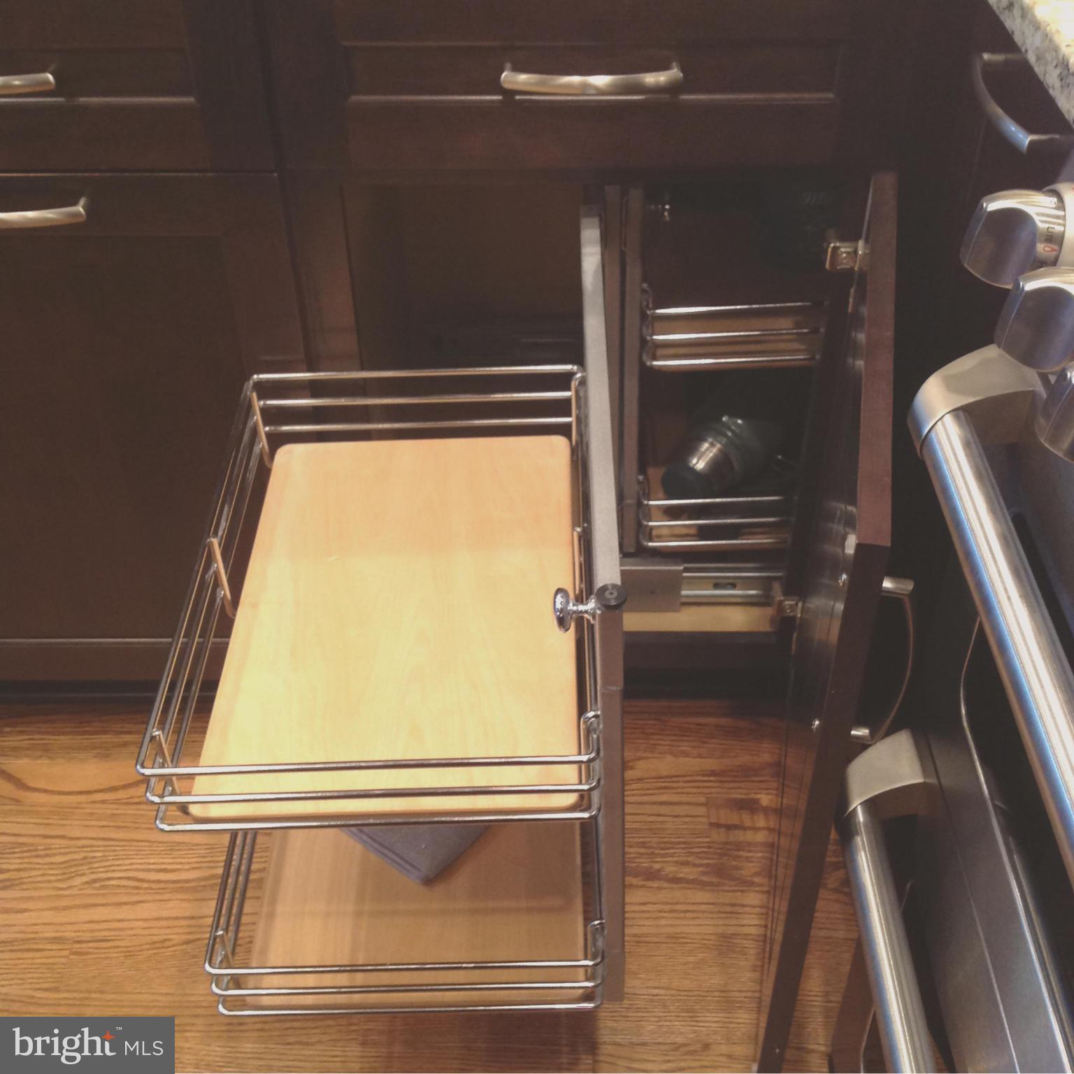 JAMES WREN TOWNHOUSES - Residential Lease