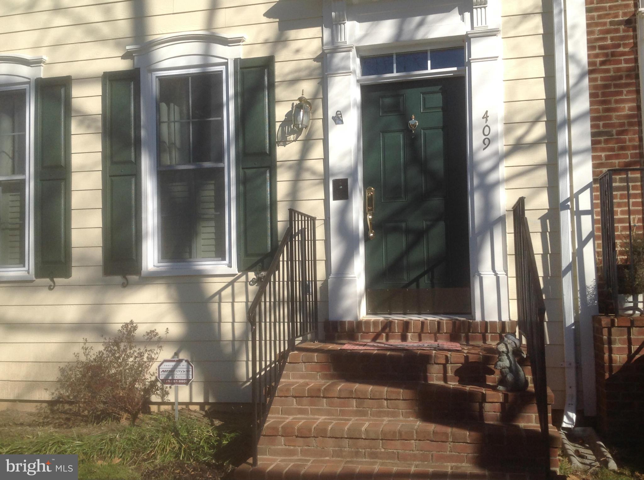 JAMES WREN TOWNHOUSES - Residential Lease