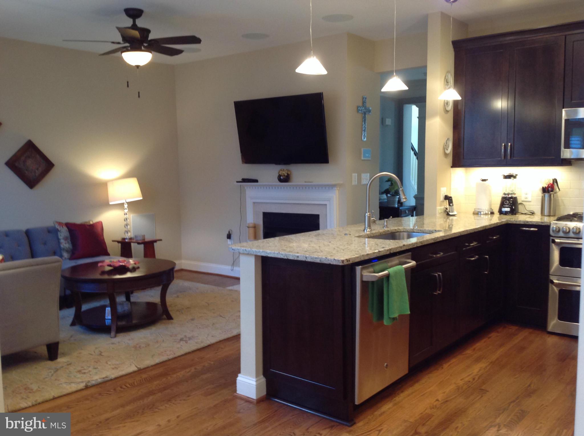 JAMES WREN TOWNHOUSES - Residential Lease