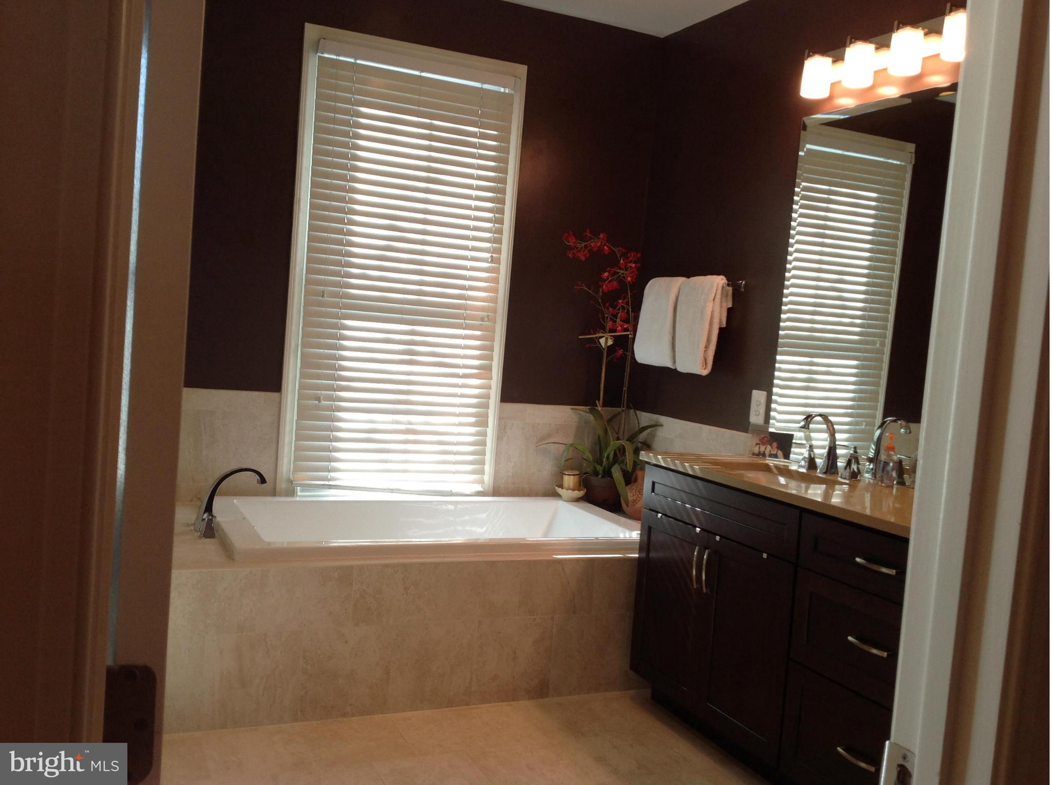 JAMES WREN TOWNHOUSES - Residential Lease